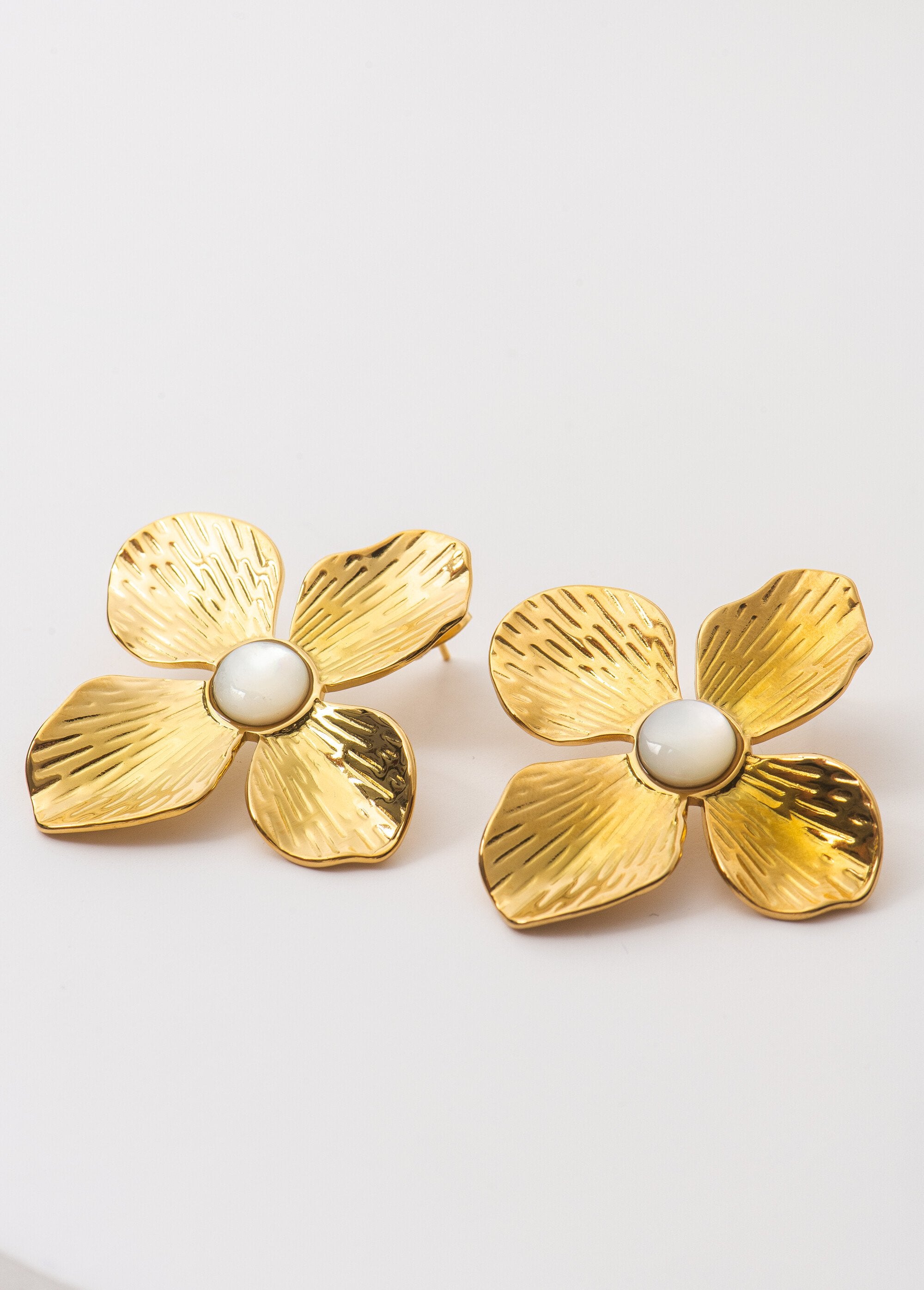 Fancy_flower_steel_earrings_Golden_DE1_slim