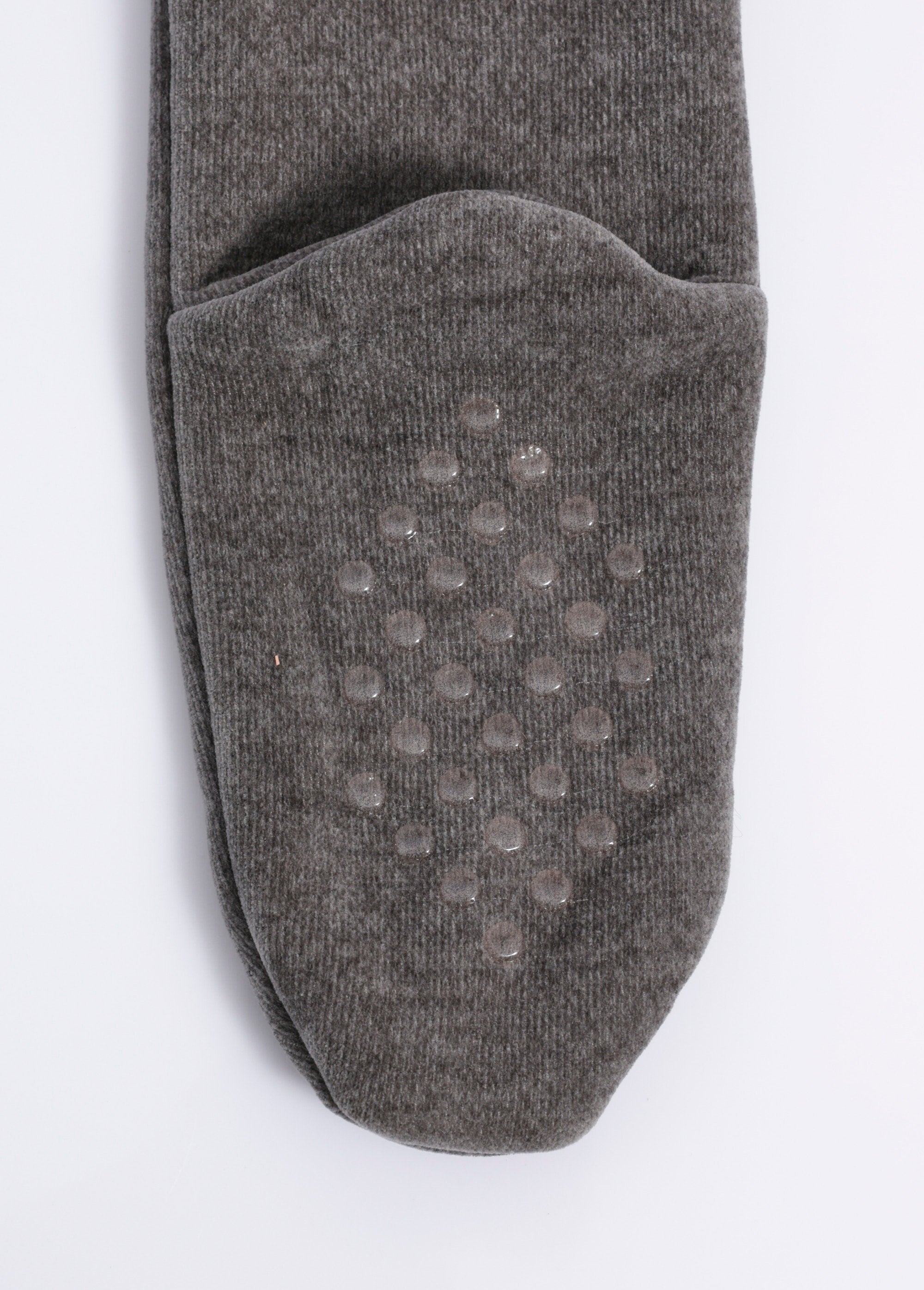 Warm_indoor_socks_with_textured_dots_Gray_UN1_slim