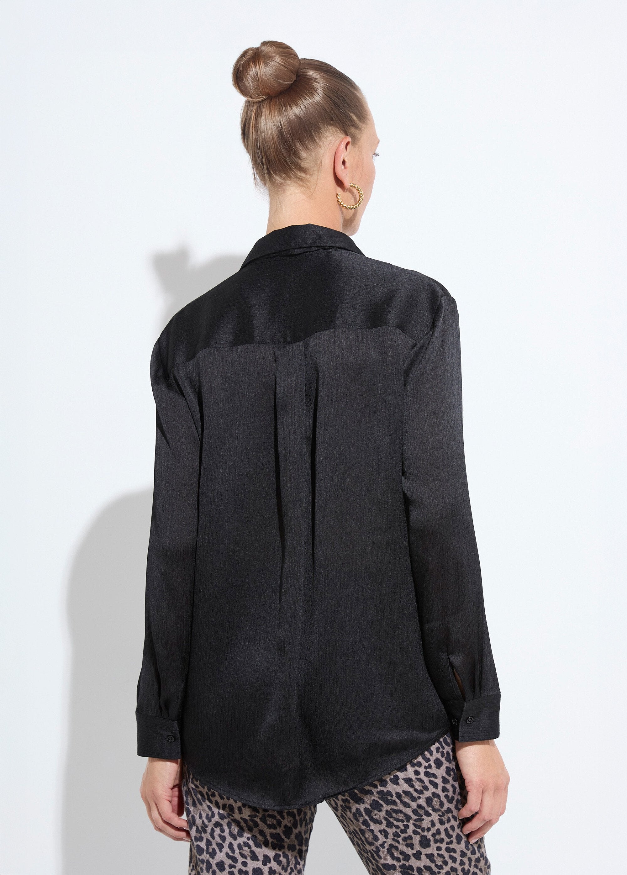 Long-sleeved_satin_button-down_blouse_Black_DO1_slim