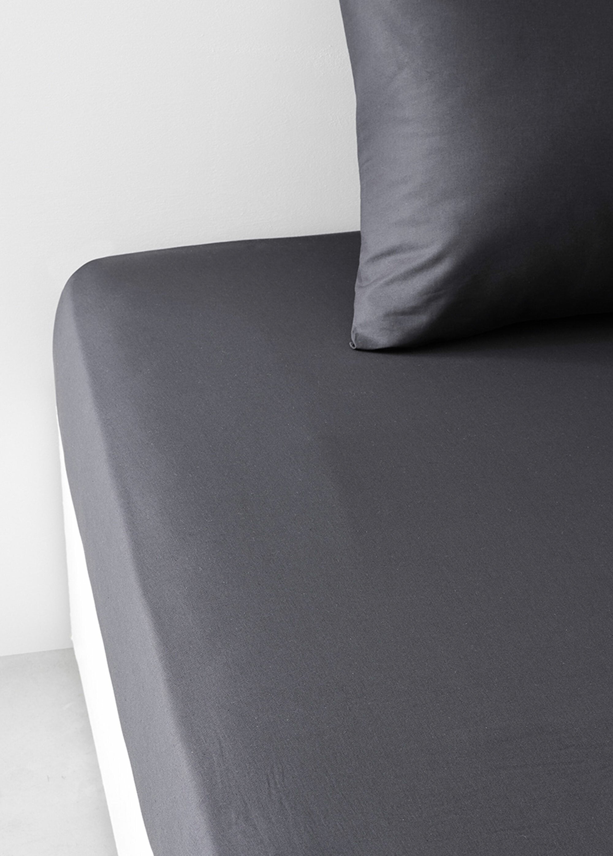 Plain_cotton_fitted_sheet_Charcoal_DE1_slim