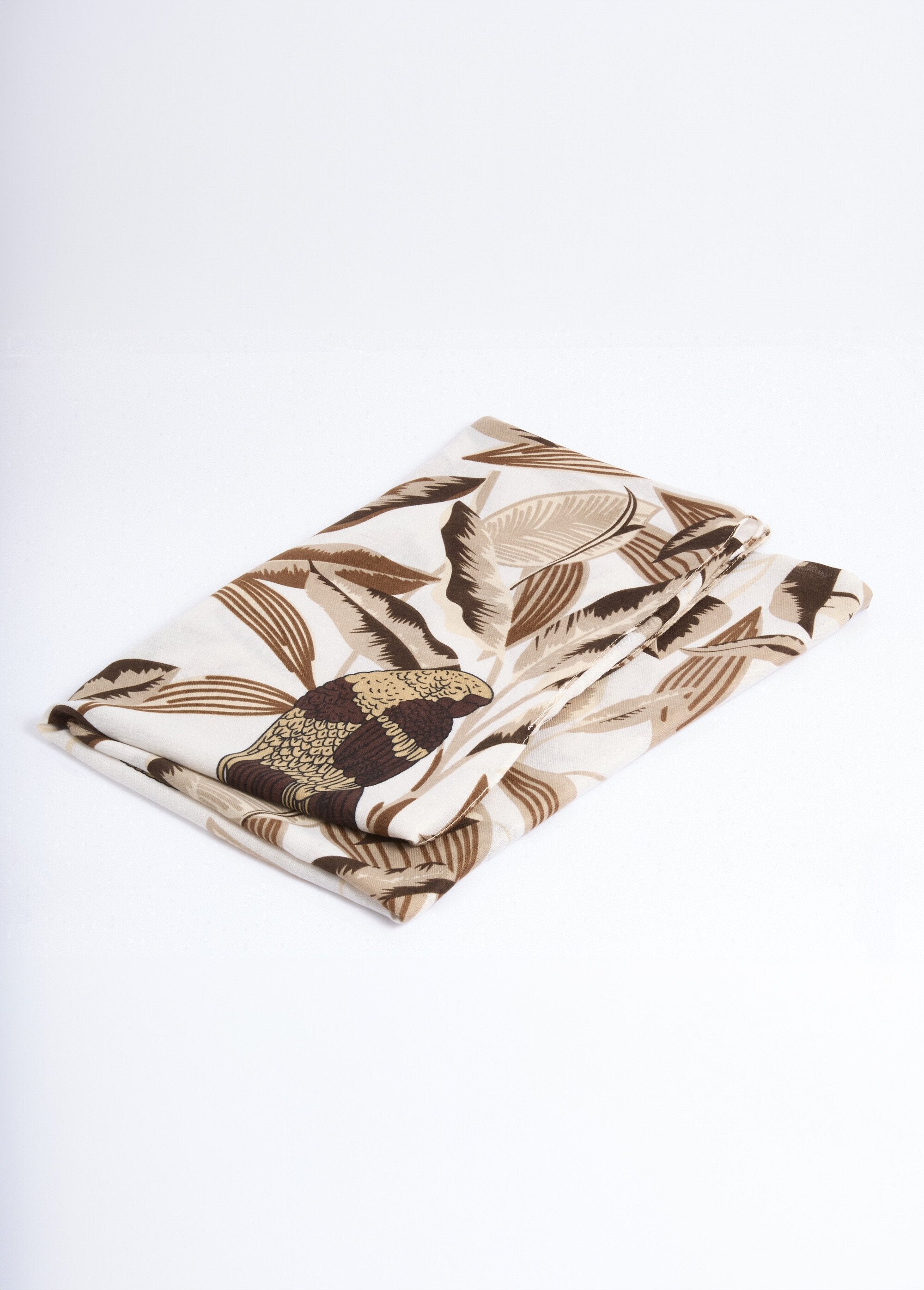 Parrot_motif_scarf_in_monochrome_Mole__DE1_slim