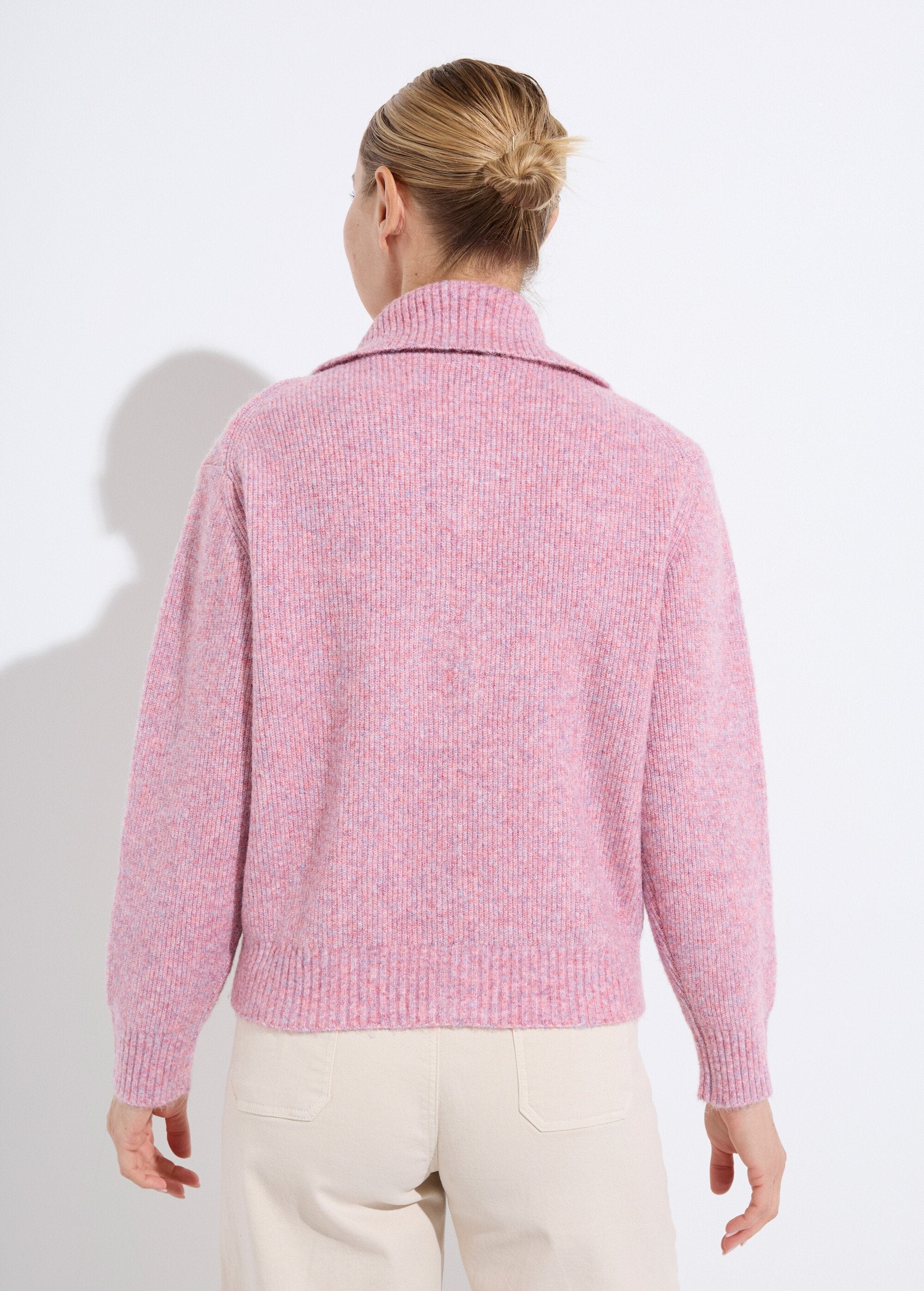 Warm_ribbed_button-down_cardigan_with_wool_and_recycled_fibers_Pink_DO1_slim