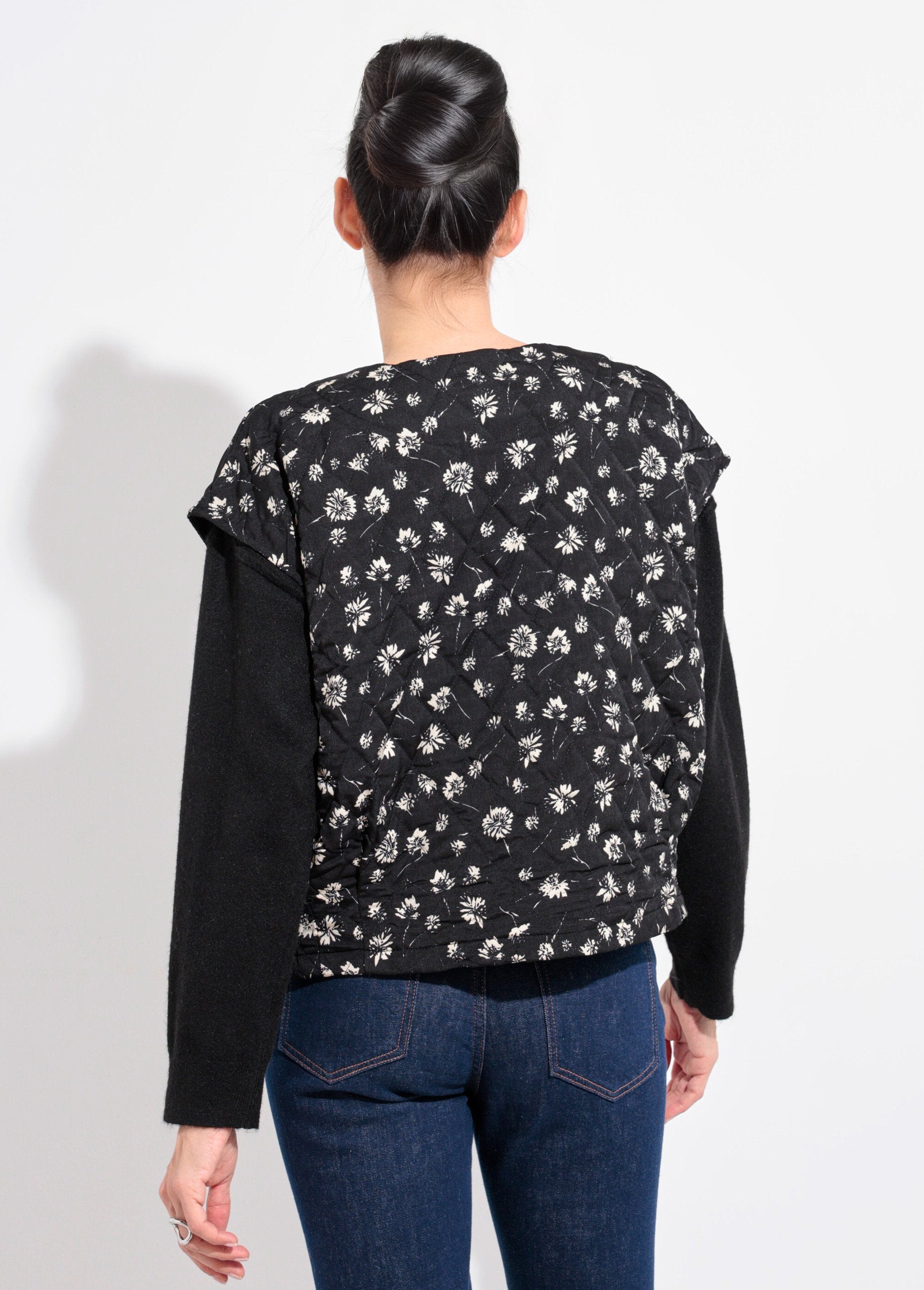 Sleeveless_quilted_vest_with_stitching_Black_DO1_slim