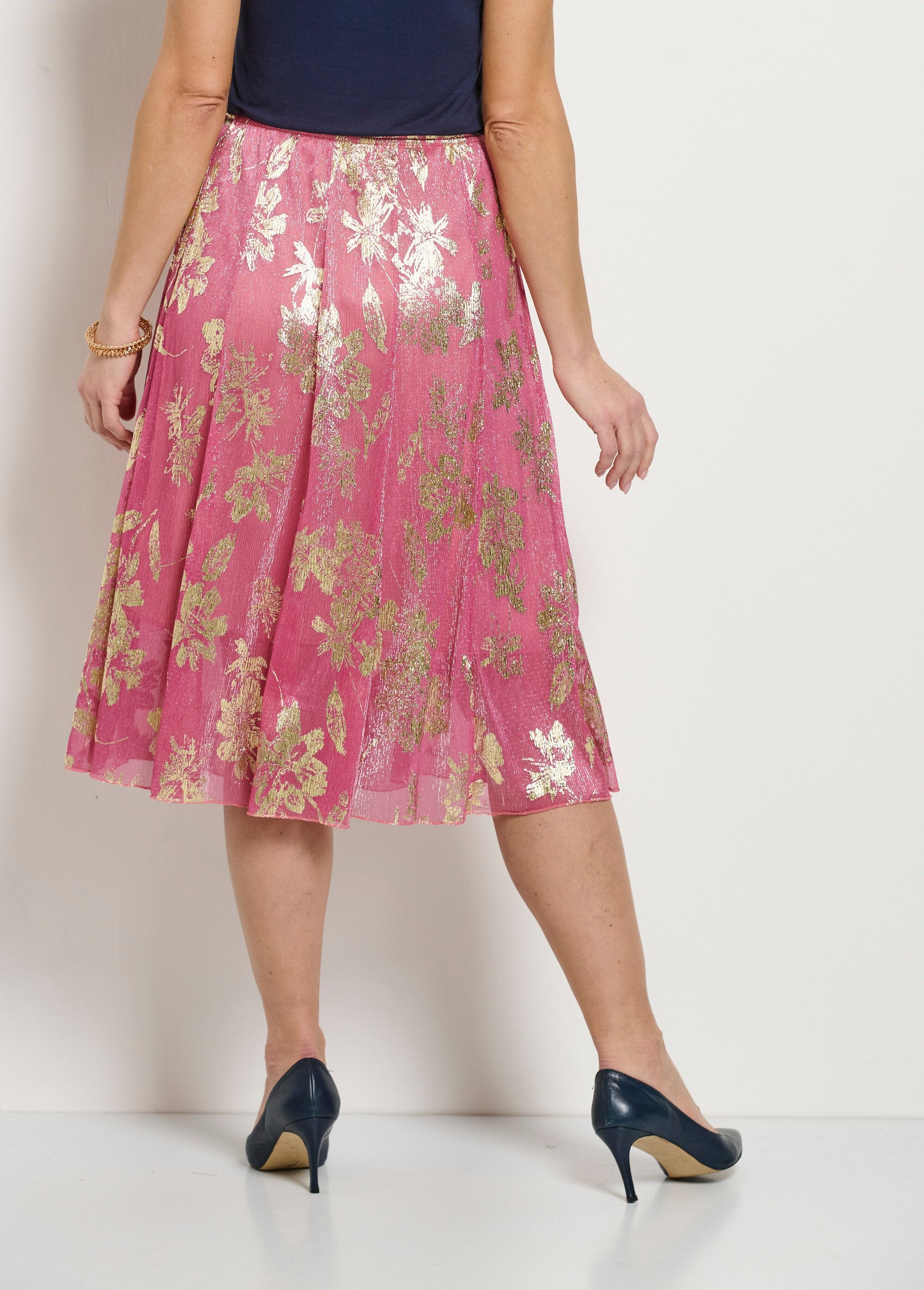Wide_mid-length_skirt_with_golden_foliage_print_Pink_DO1_slim