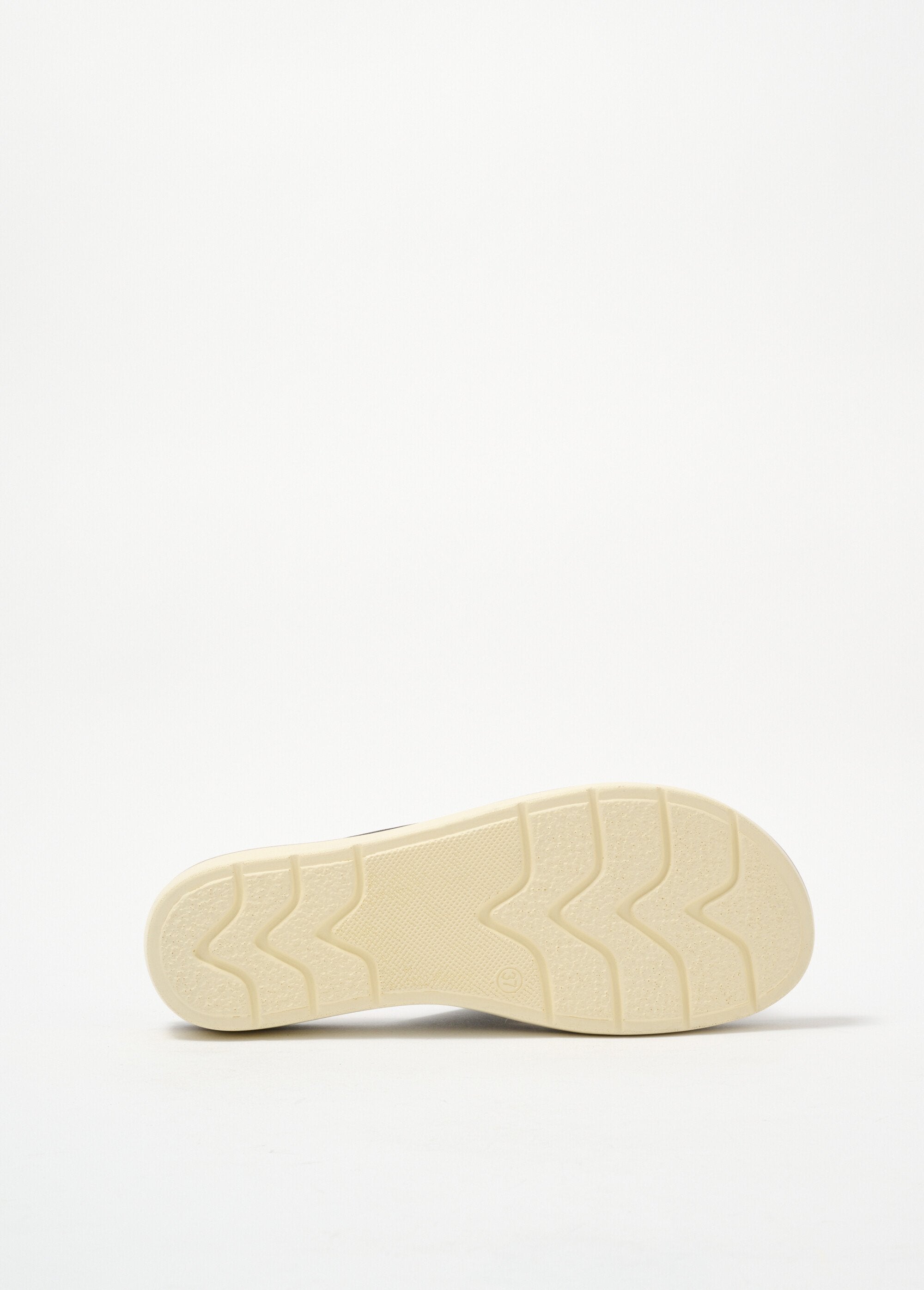 Wedge_mules_Black_UN1_slim