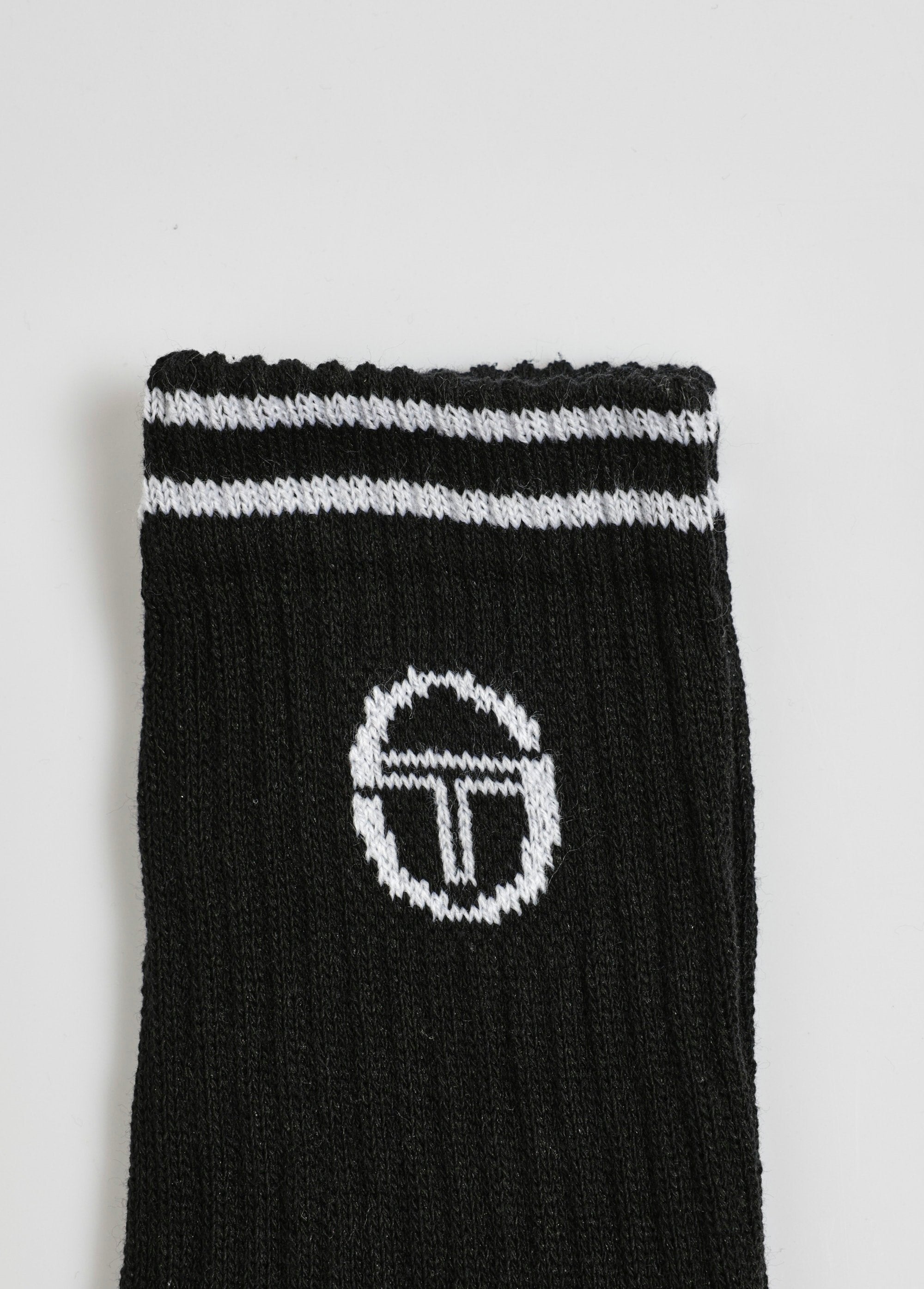 Pack_of_3_assorted_socks_Black_DE3_slim