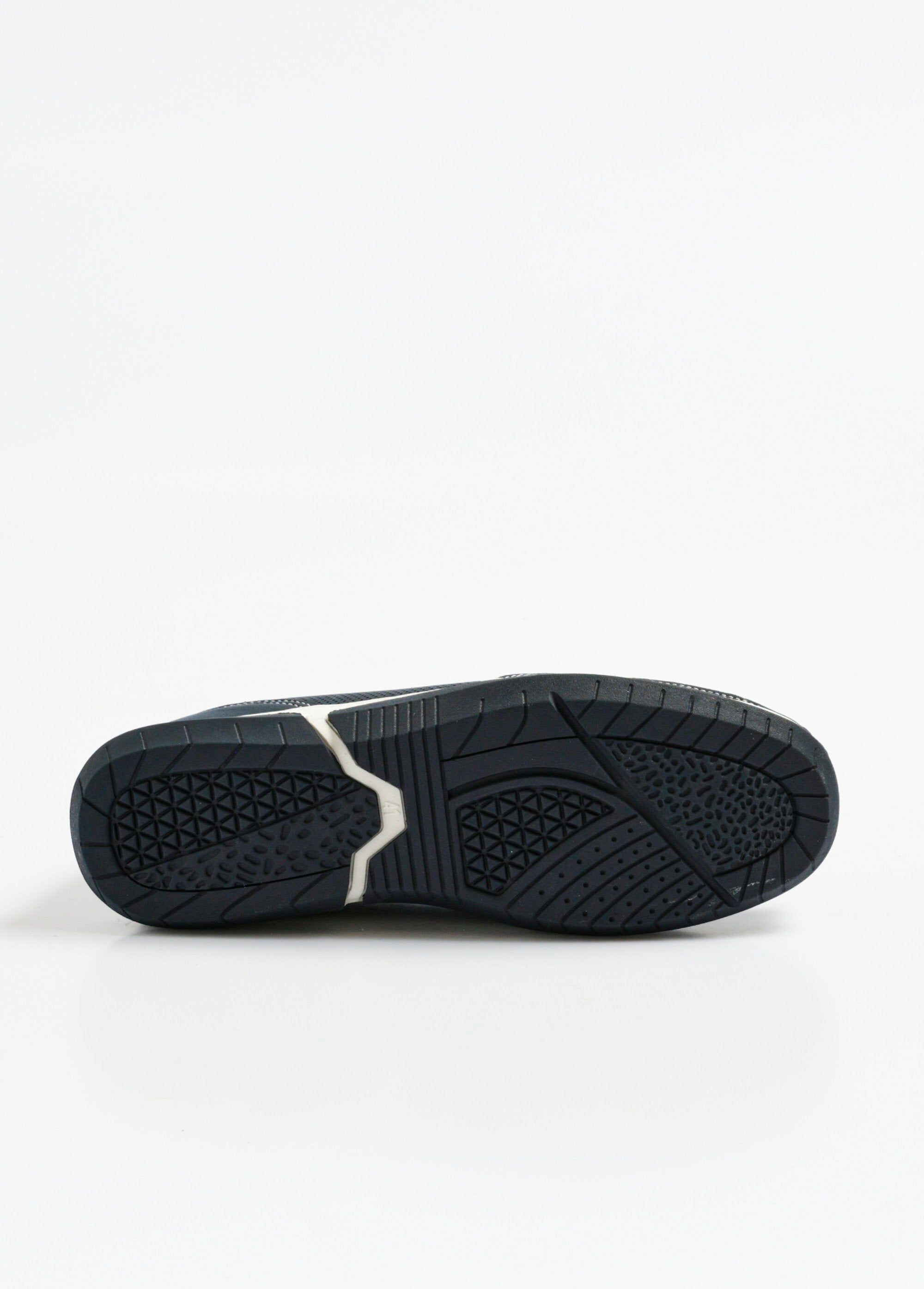 Micro-perforated_elasticated_leather_boat-style_loafers_Marine_UN1_slim