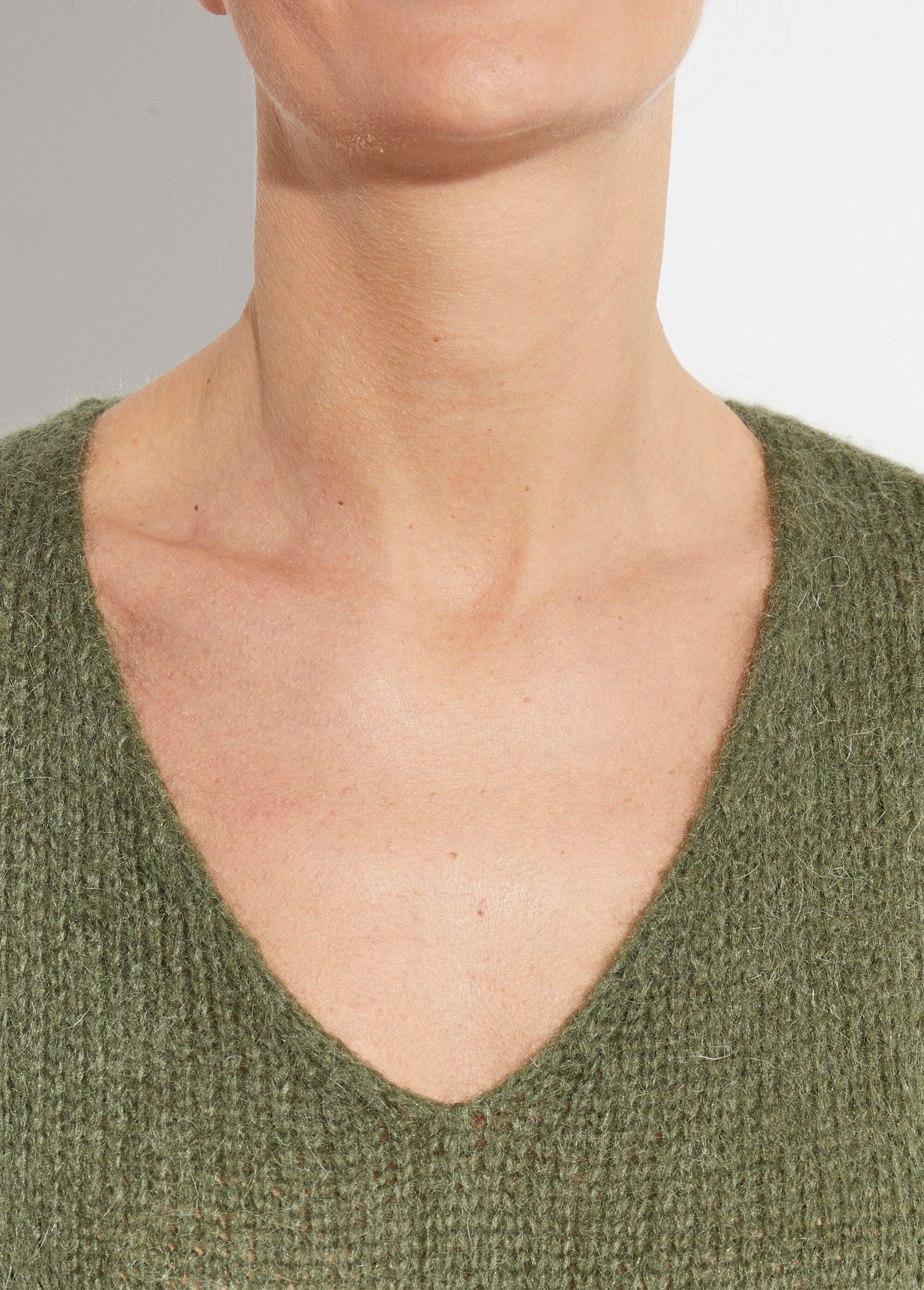 Warm_V-neck_knit_sweater_with_mohair_Khaki_DE1_slim