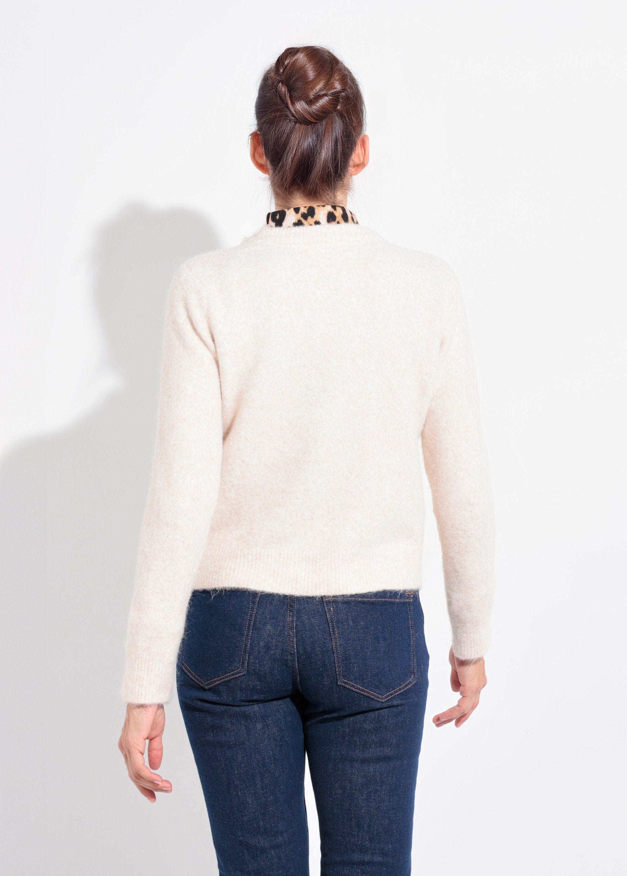 Warm_fluffy_wool_crew_neck_sweater_Beige_DO1_slim