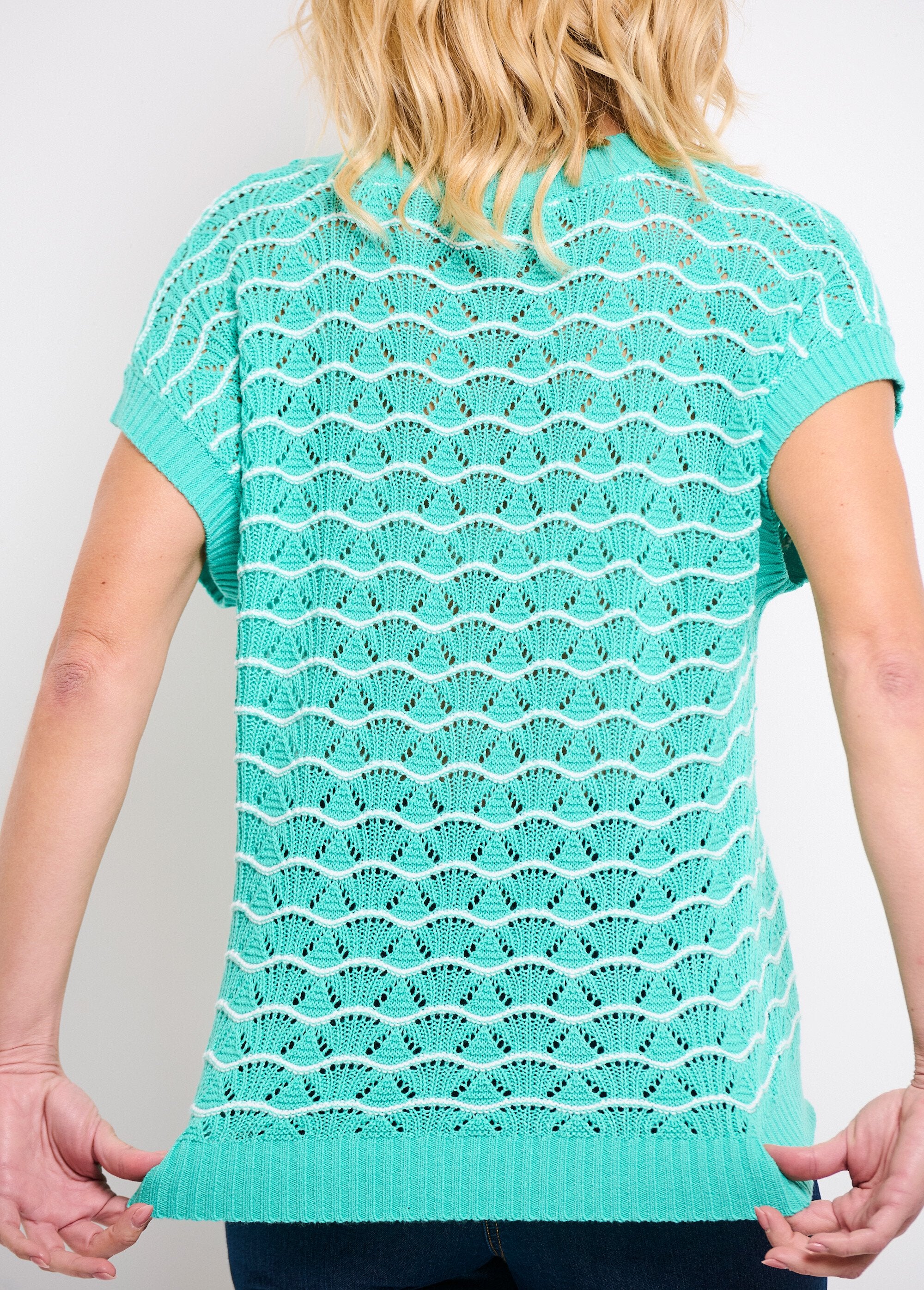 Two-tone_openwork_V-neck_sleeveless_sweater_Mint_and_ecru_DE2_slim