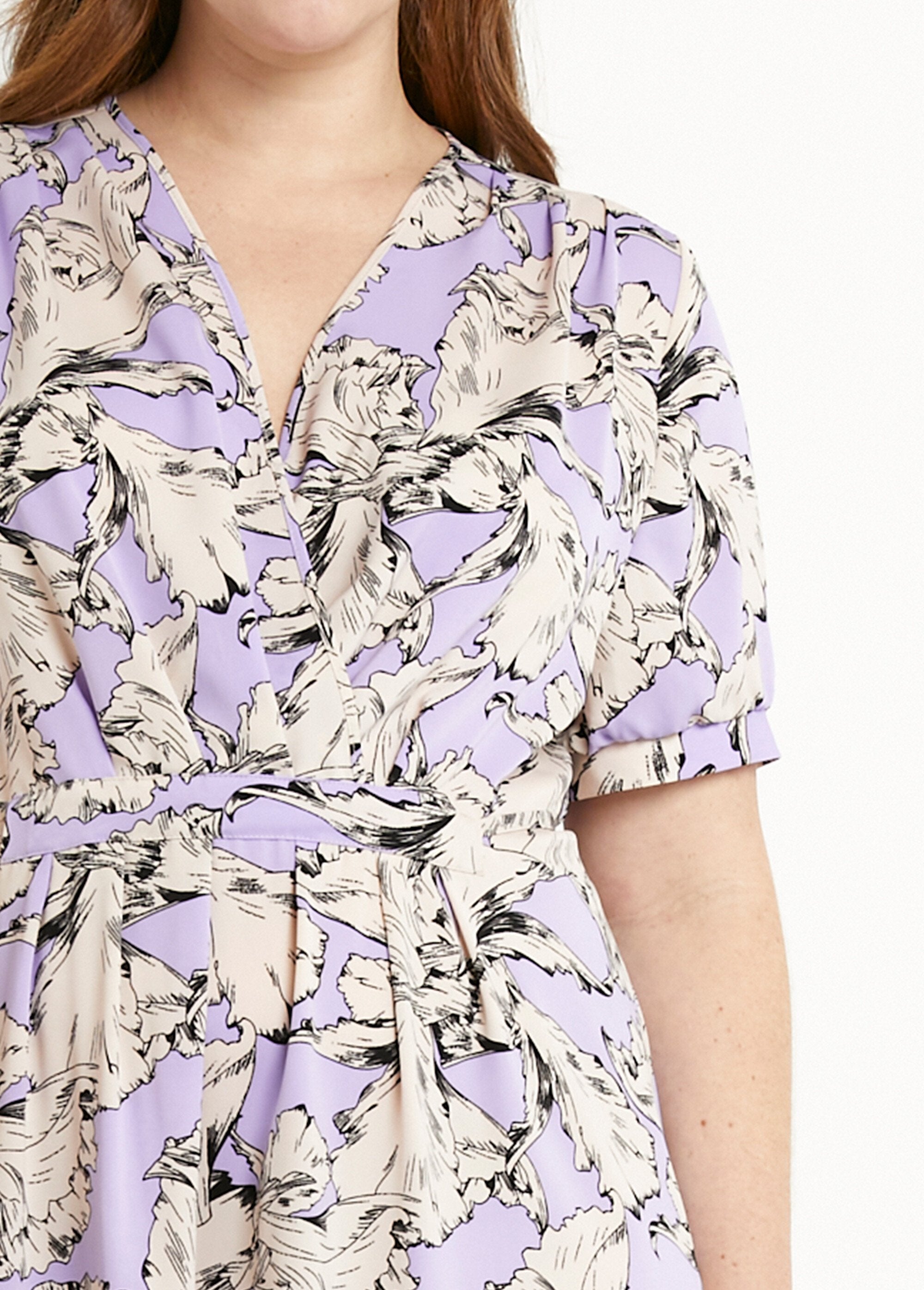 Short_wrap_dress_with_flowing_graphic_pattern_Purple_and_white_DE1_curvy