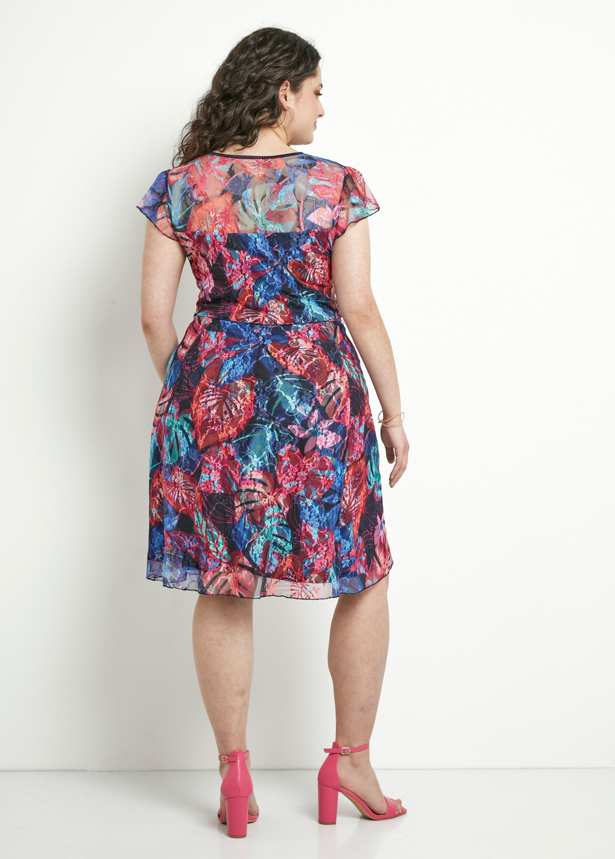 Short_V-neck_dress_with_printed_lace_Multicolor_DO1_curvy