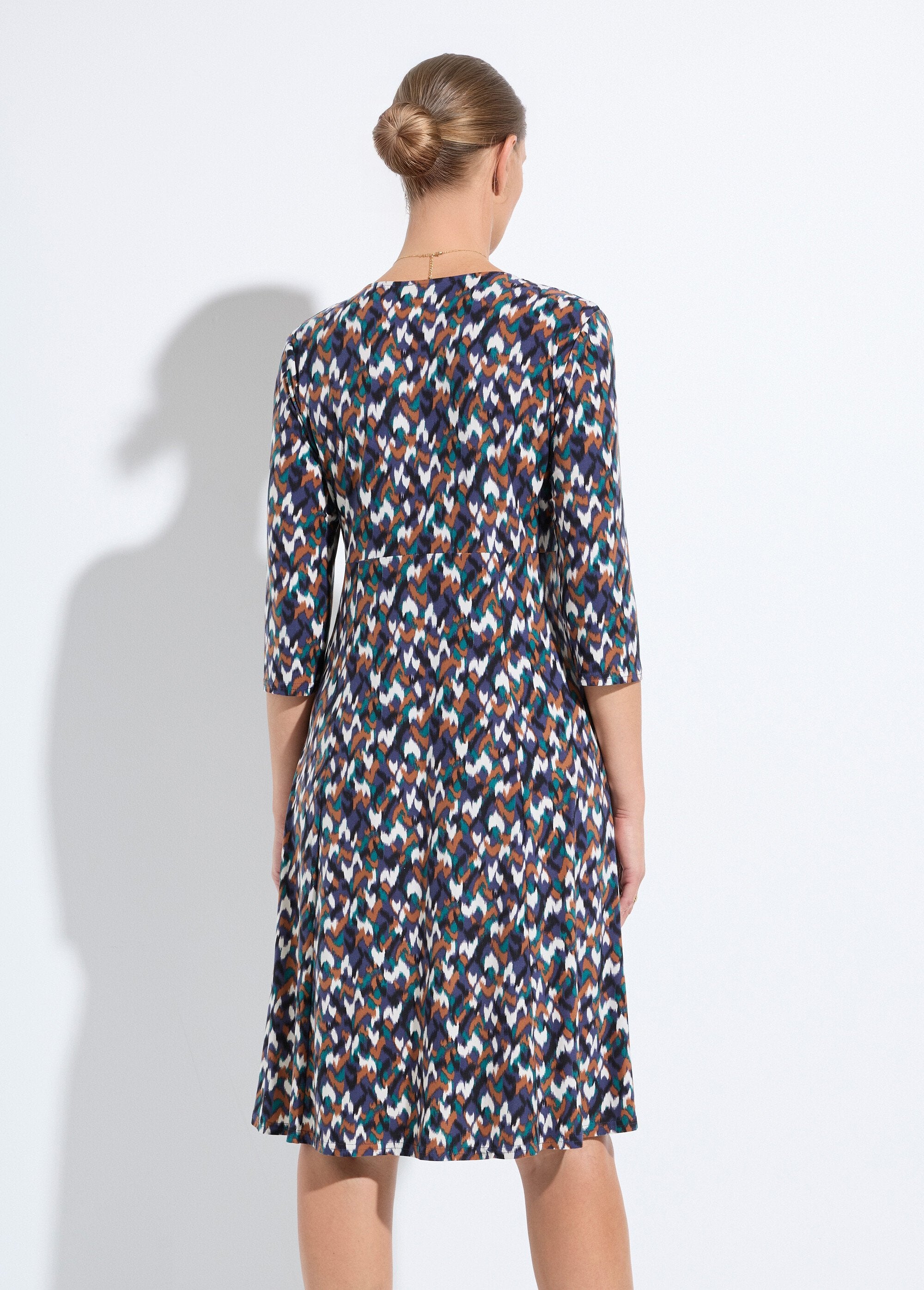 Short_flared_dress_with_3/4_sleeves_and_graphic_print_Navy_and_green_DO1_slim