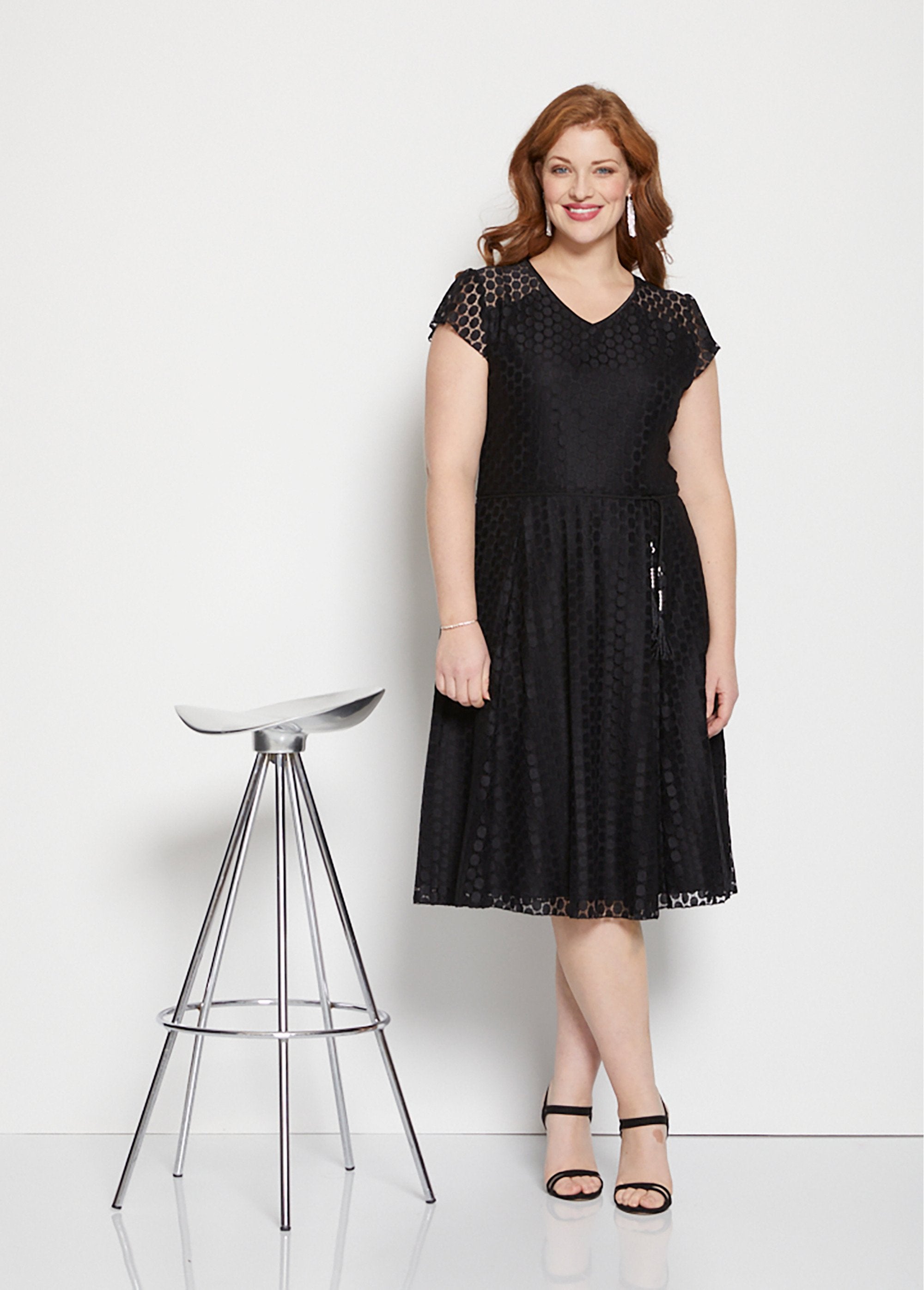 Short_dress_with_lace_and_polka_dot_effect_Black_SF1_curvy
