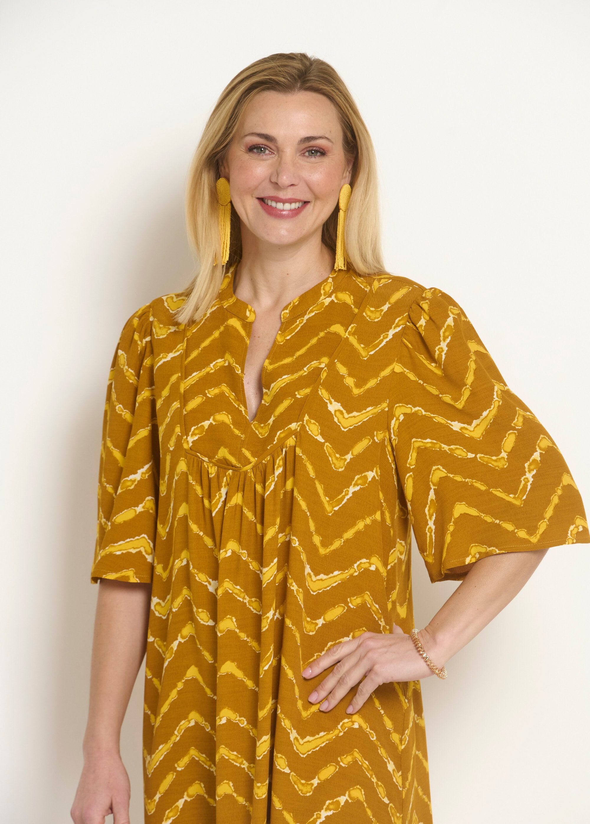 Short_ethnic_dress_with_flared_sleeves_Saffron_DE1_slim