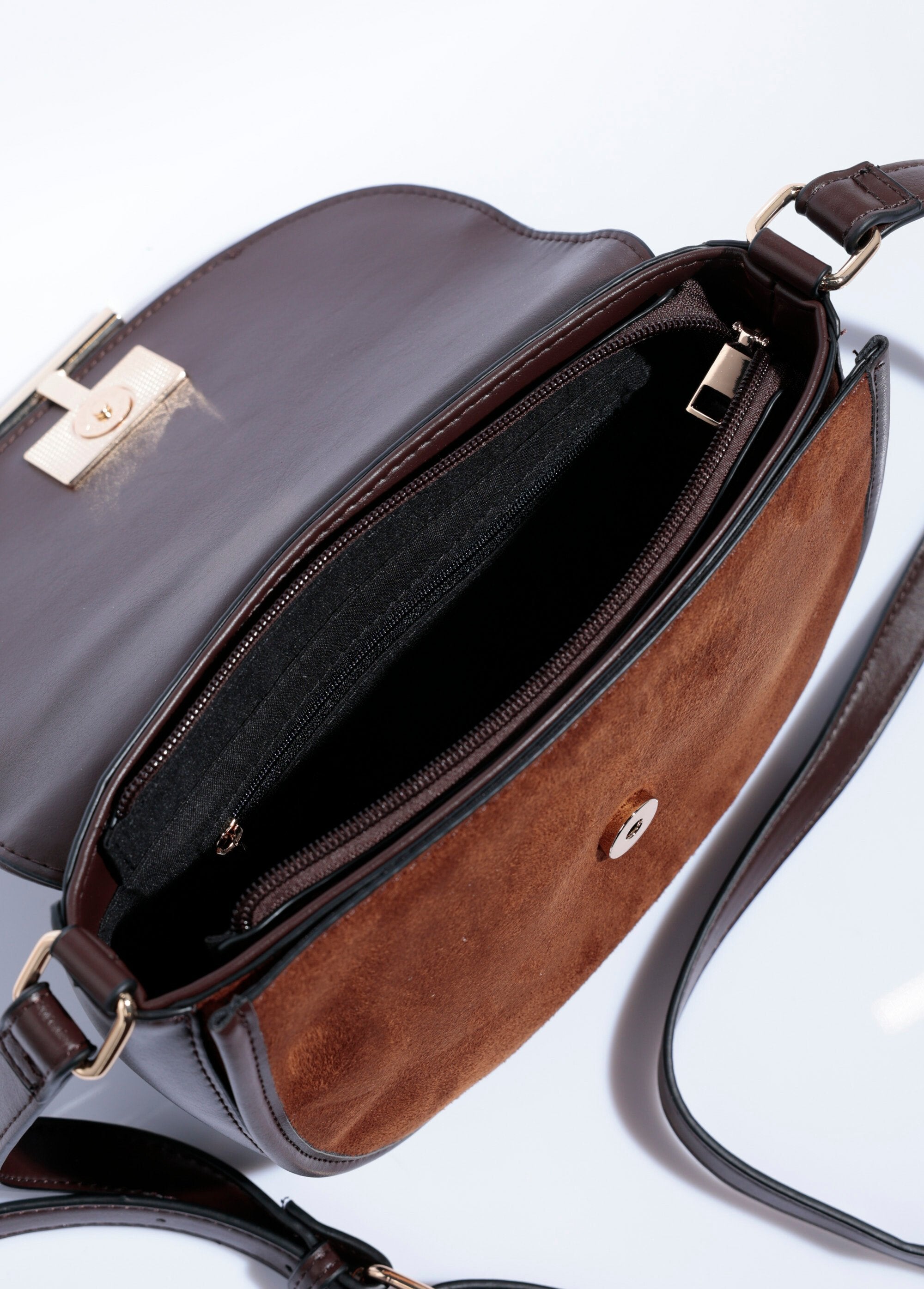 Chic_half-moon_suede_handbag_camel_DE1_slim