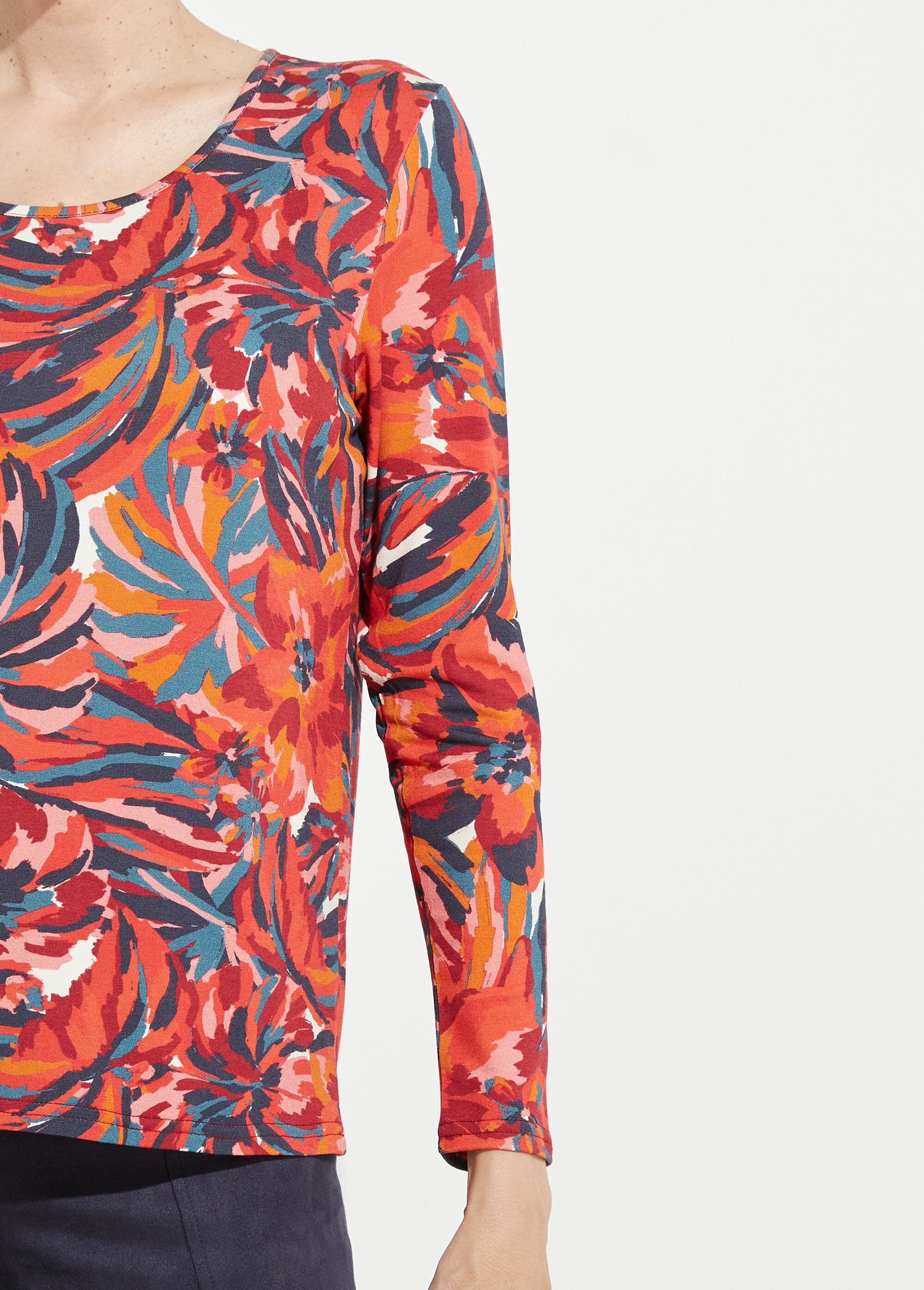 Floral_long-sleeved_round-neck_t-shirt_Tomette_print_DE2_slim