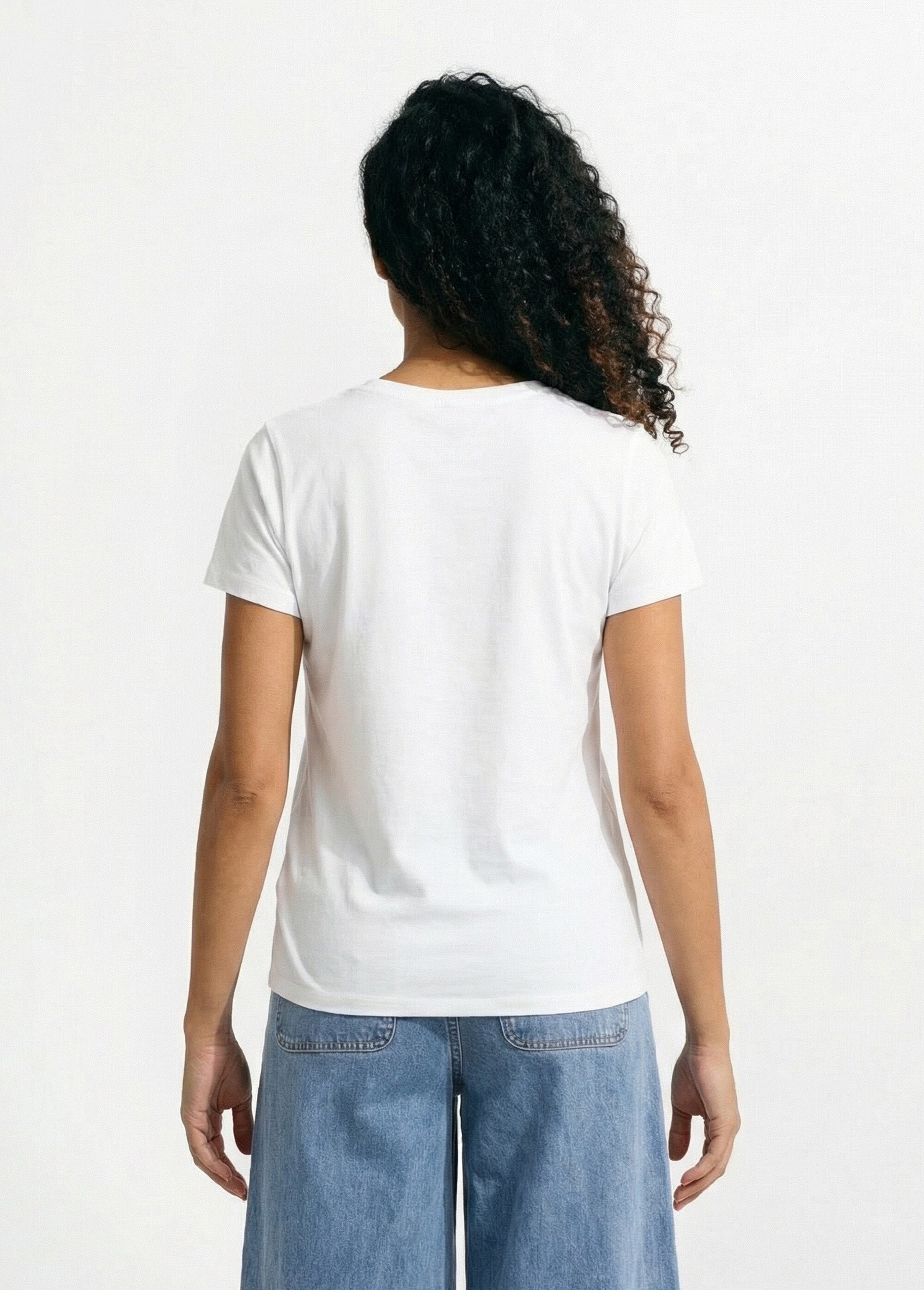V-neck_T-shirt_with_neon_leopard_embroidery_White_DO1_slim