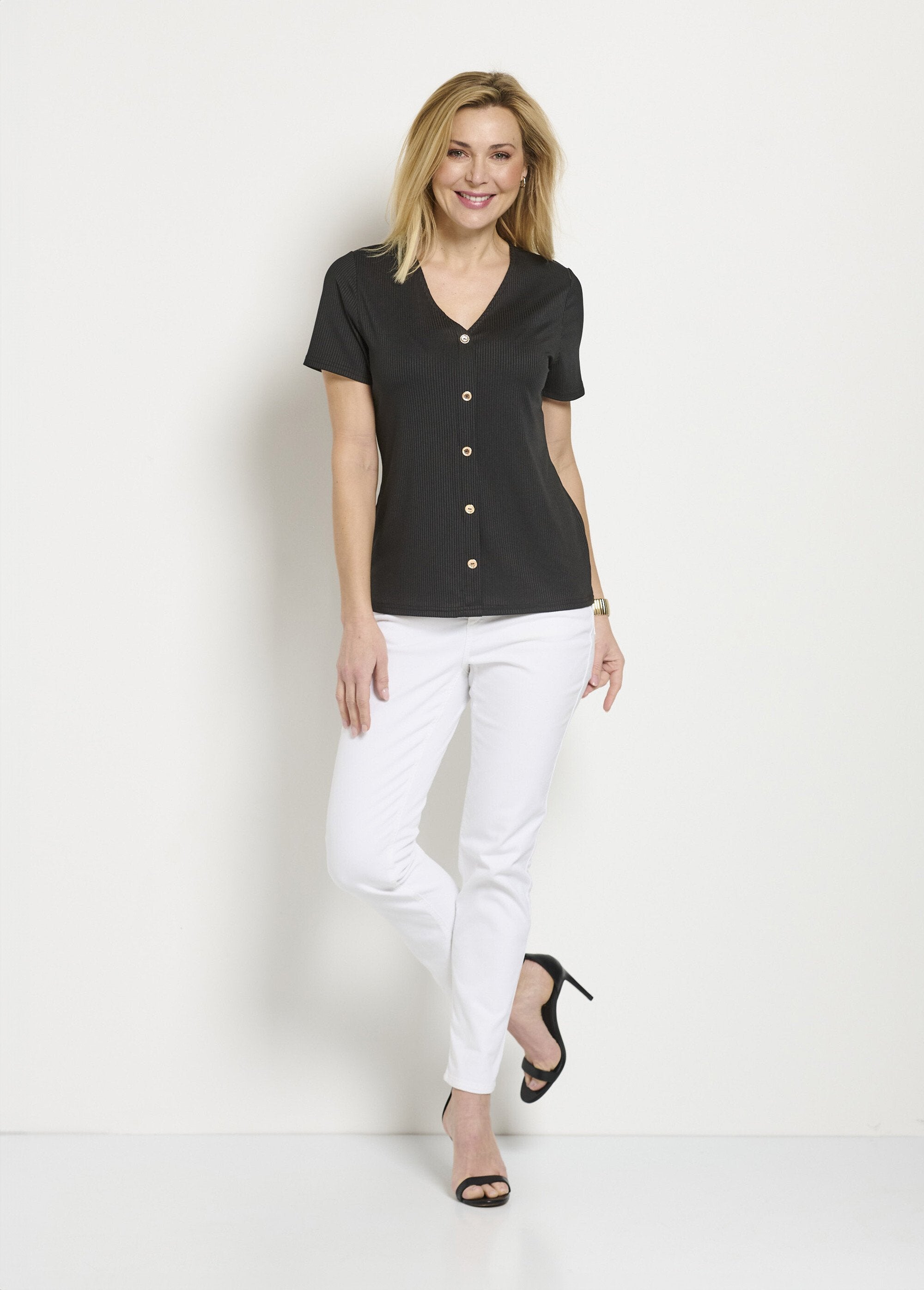 Plain_ribbed_t-shirt_with_short_straight_V-neck_Black_SF1_slim
