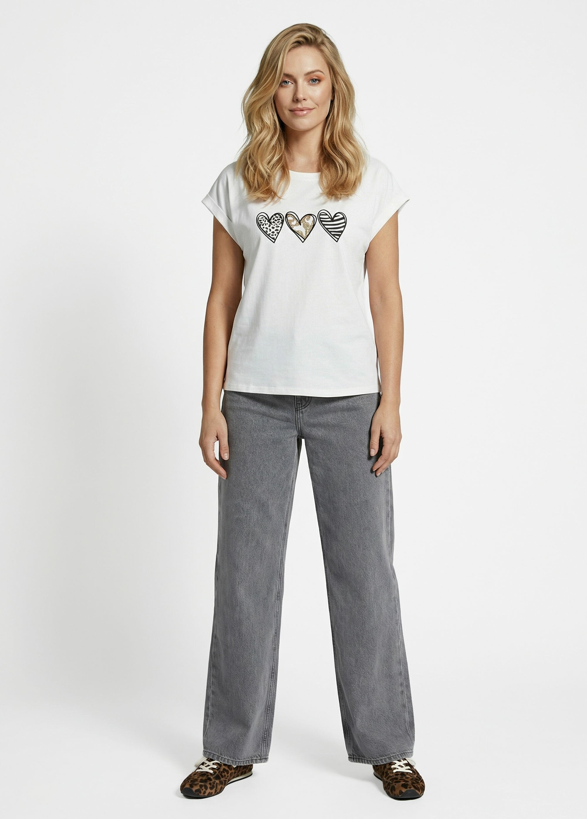 Cotton_T-shirt_with_3_fancy_hearts_White_SF1_slim