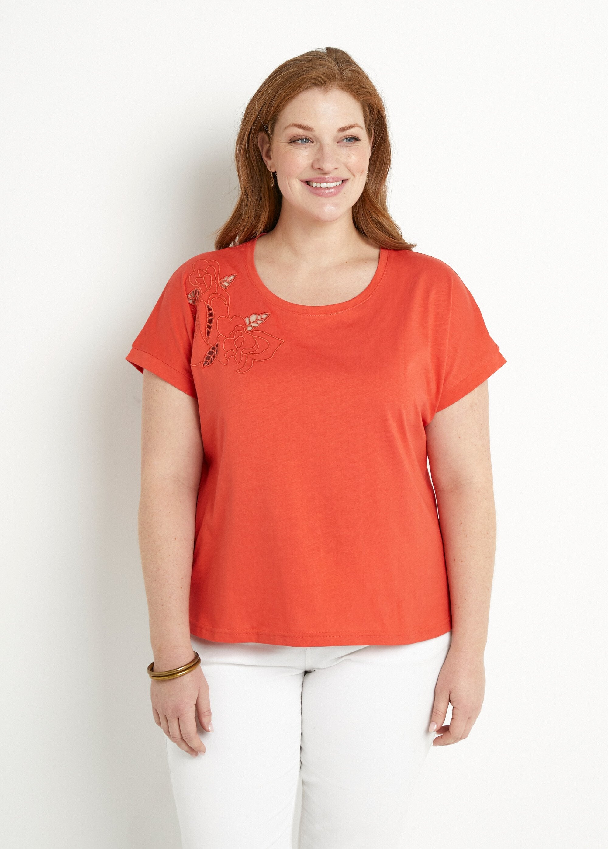 Plain_short_sleeve_openwork_embroidered_t-shirt_Capucine_FA1_curvy