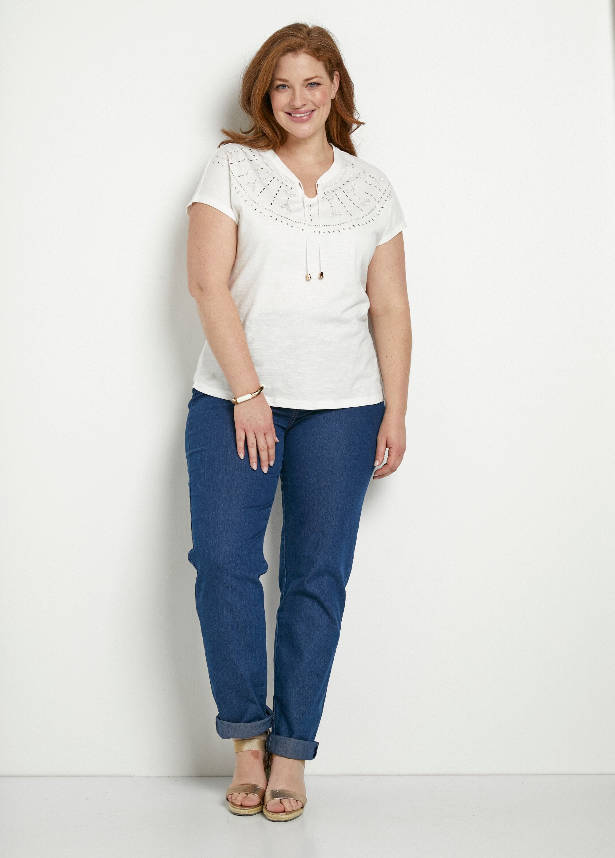 Plain_studded_short_t-shirt_with_flamed_knit_Egg_shell_SF1_curvy