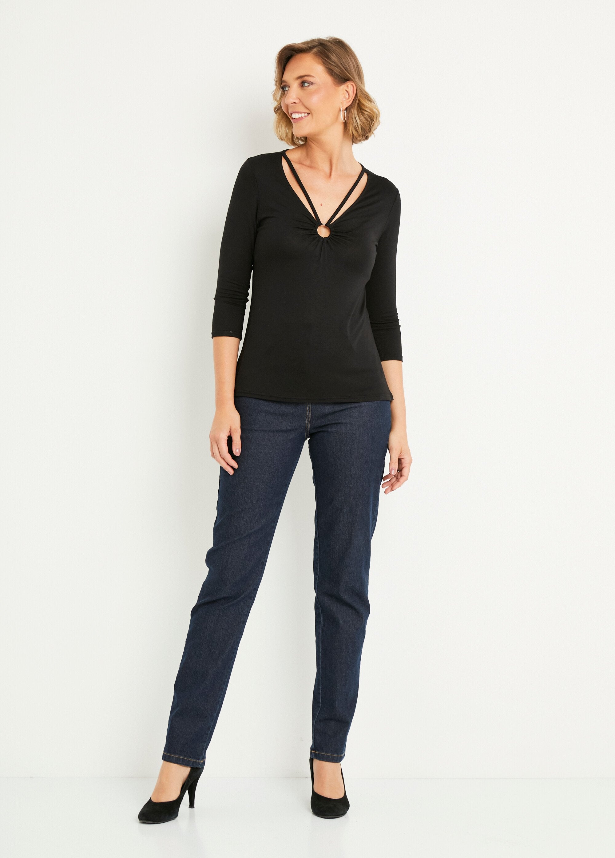 Plain_V-neck_cropped_t-shirt_Black_SF1_slim