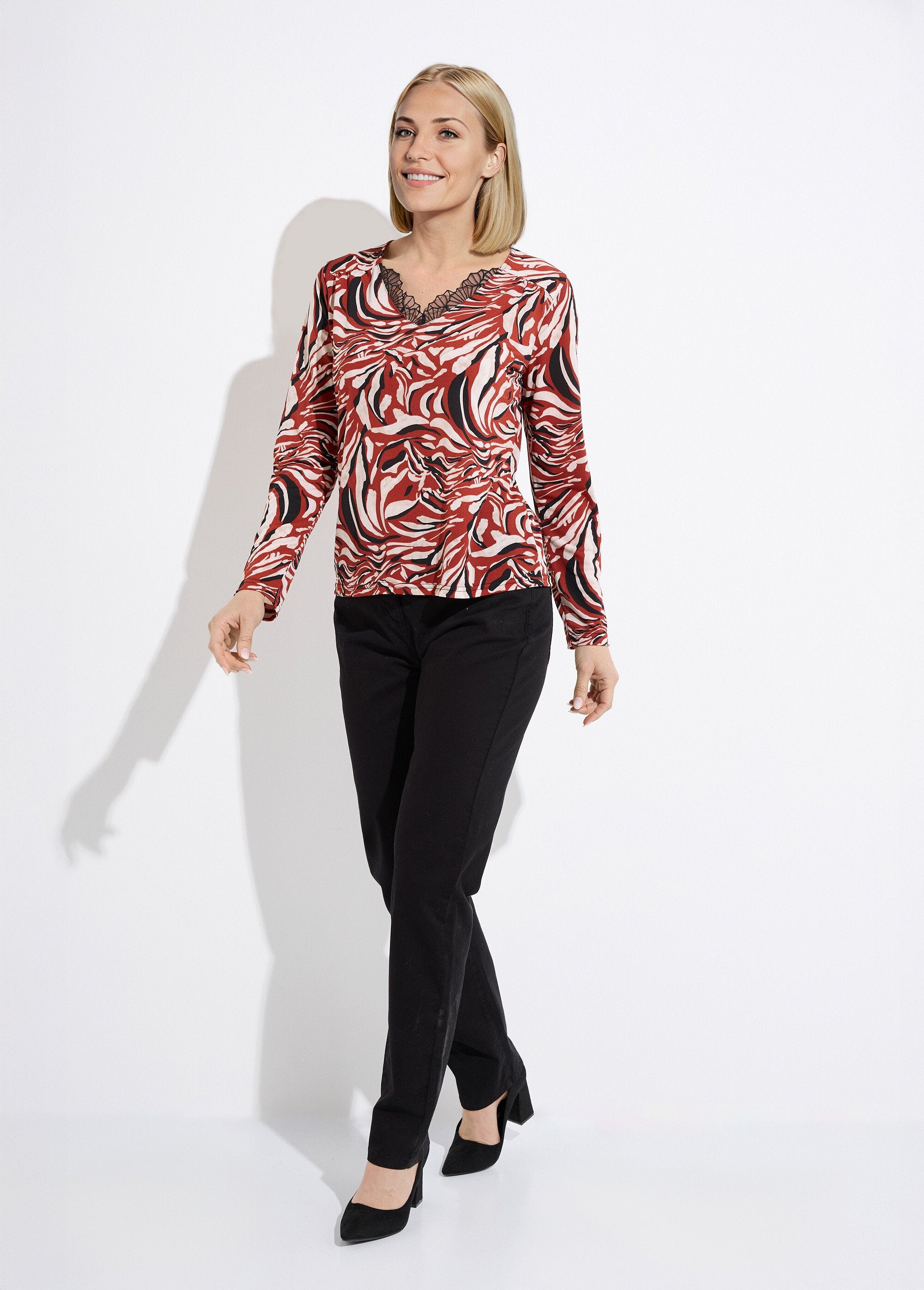 Lace_V-neck_graphic_print_t-shirt_Black_and_brick_SF1_slim