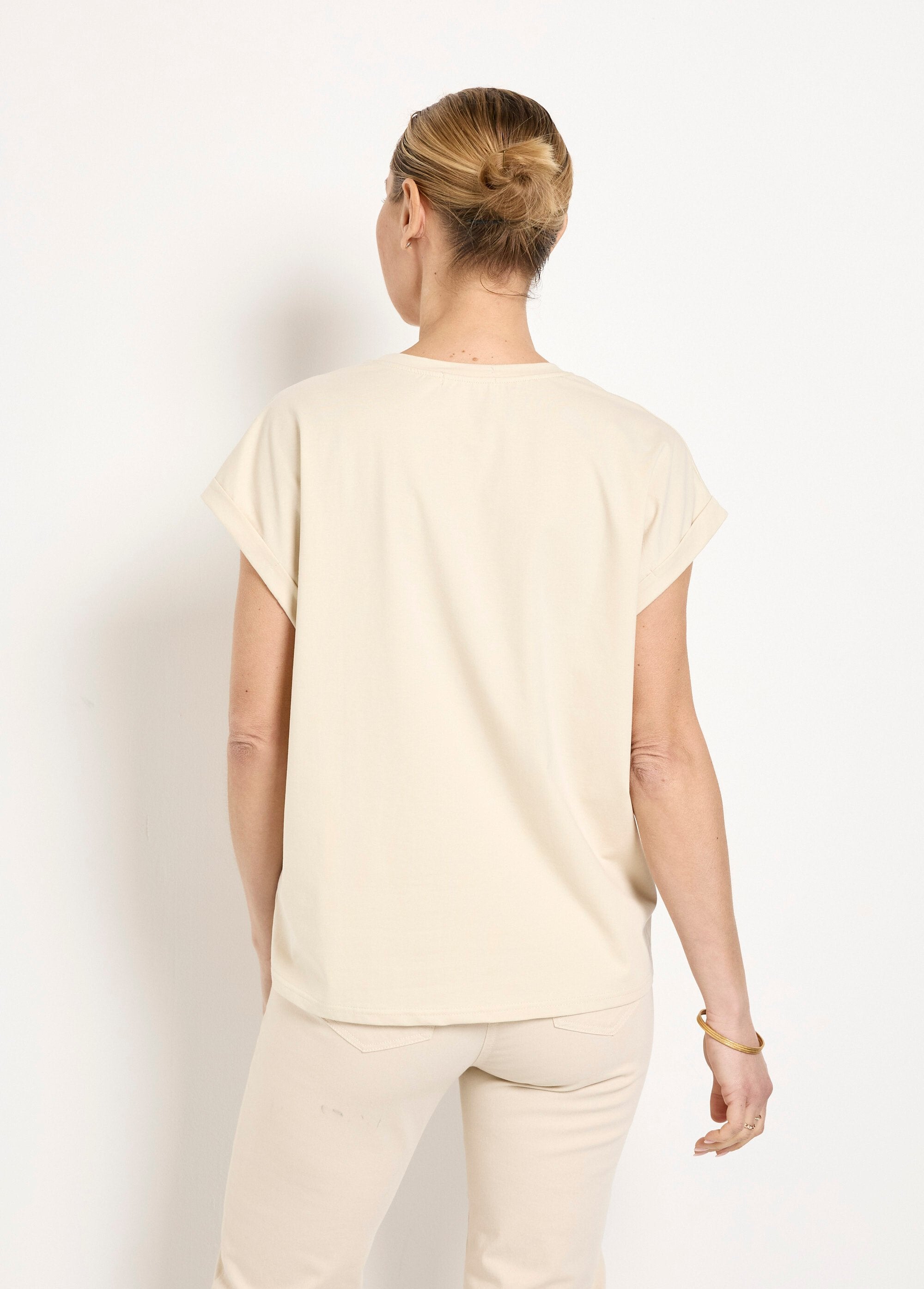 Short-sleeved_T-shirt_with_glittery_message_Beige_DO1_slim