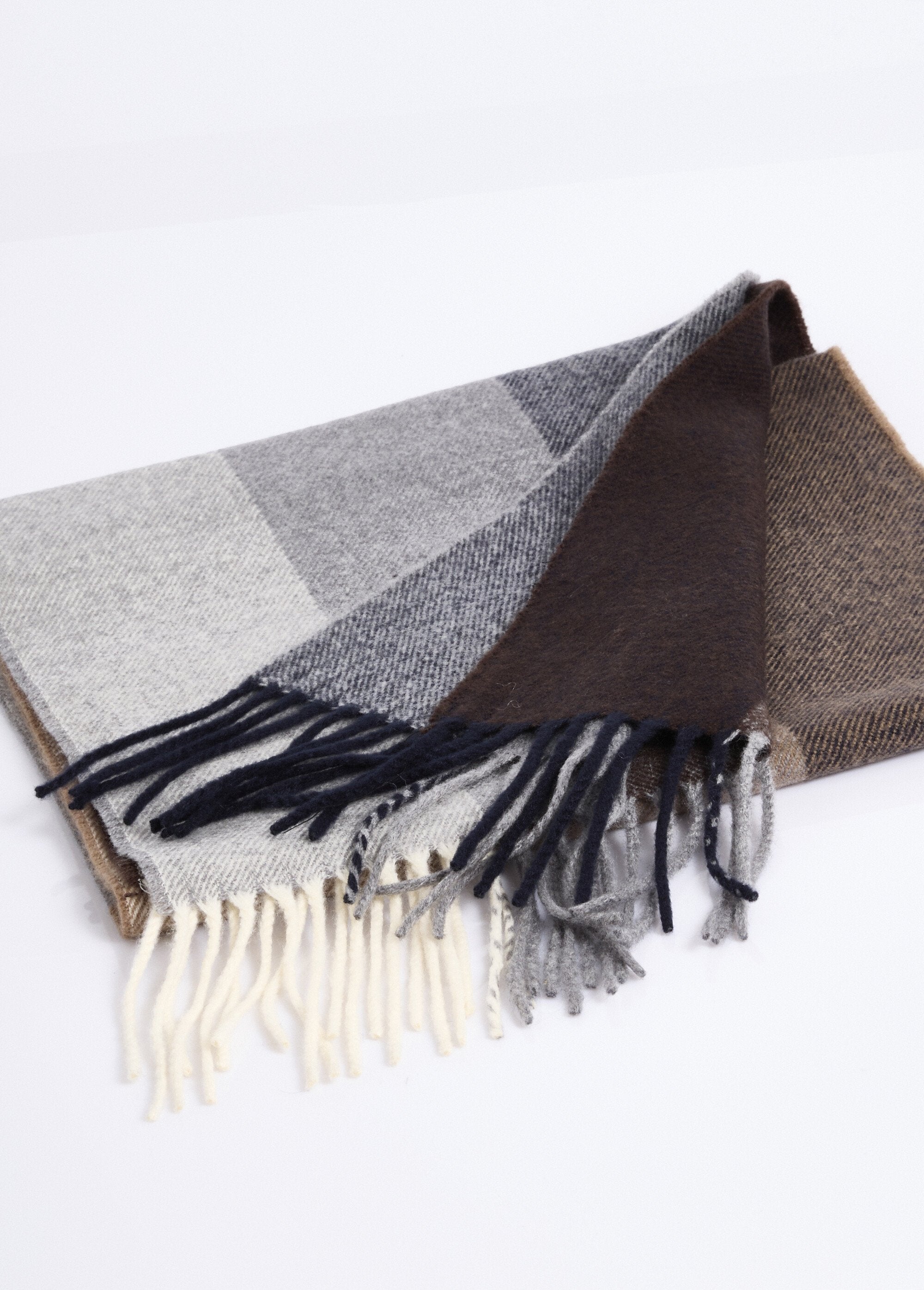 Ribbed_knit_hat_with_cuffs_Gray_DE1_slim
