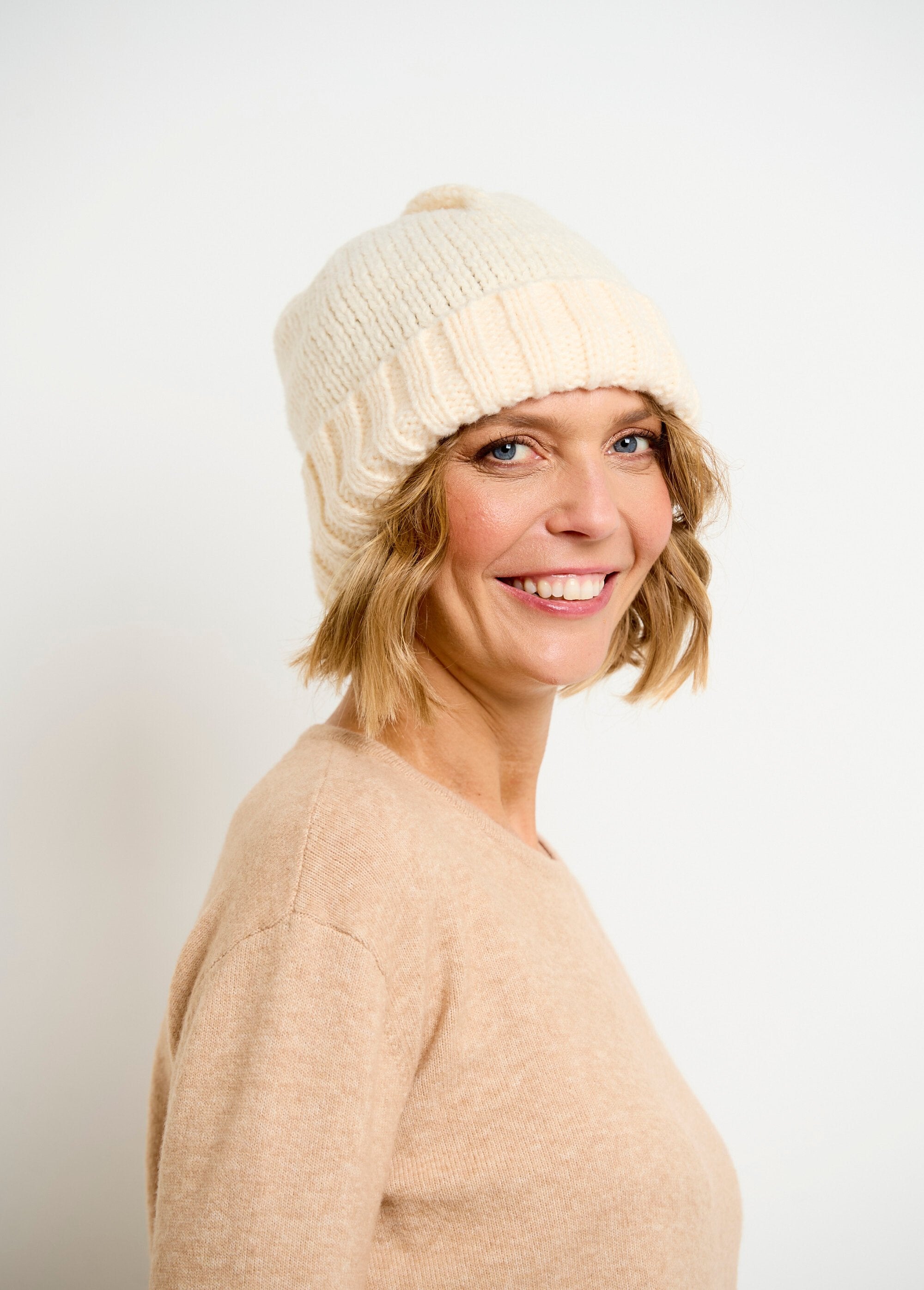 Thick_knit_hat_with_cuff_Ecru_DE1_slim