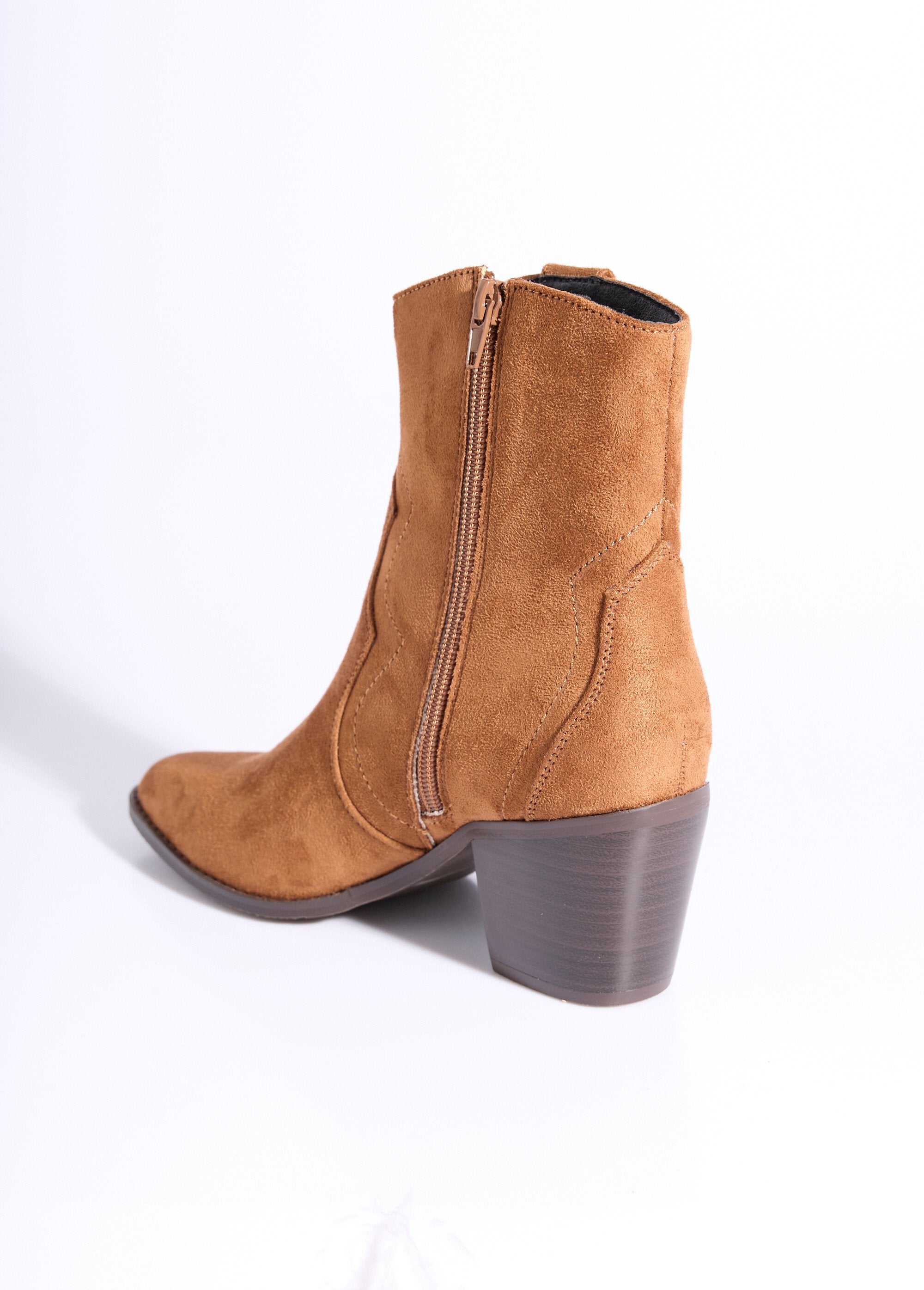 Boots_western_pointues,_talon_biseauté_Camel_DO1_slim