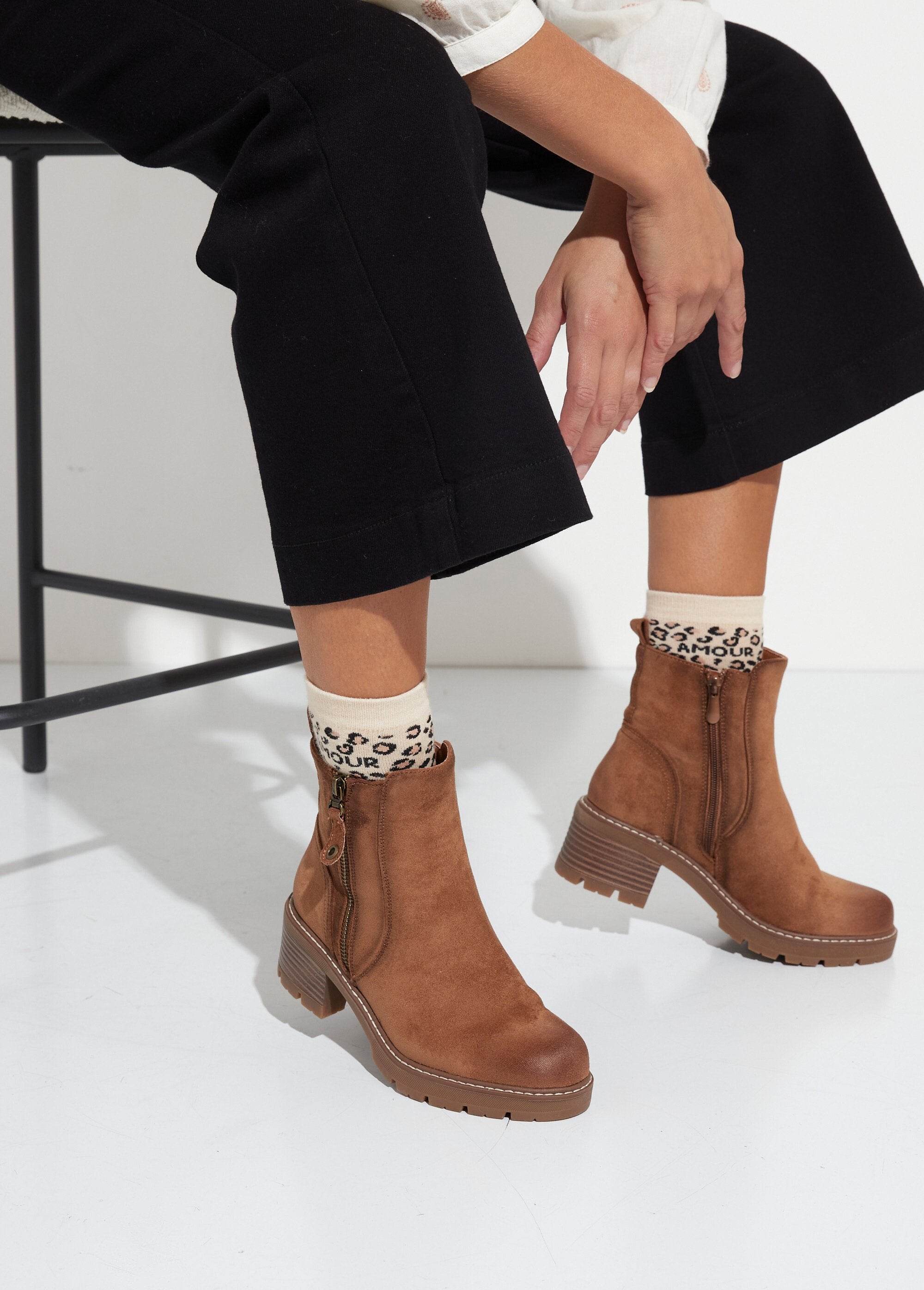Boots_zippées_à_talon,_bout_effet_used_Camel_SF1_slim