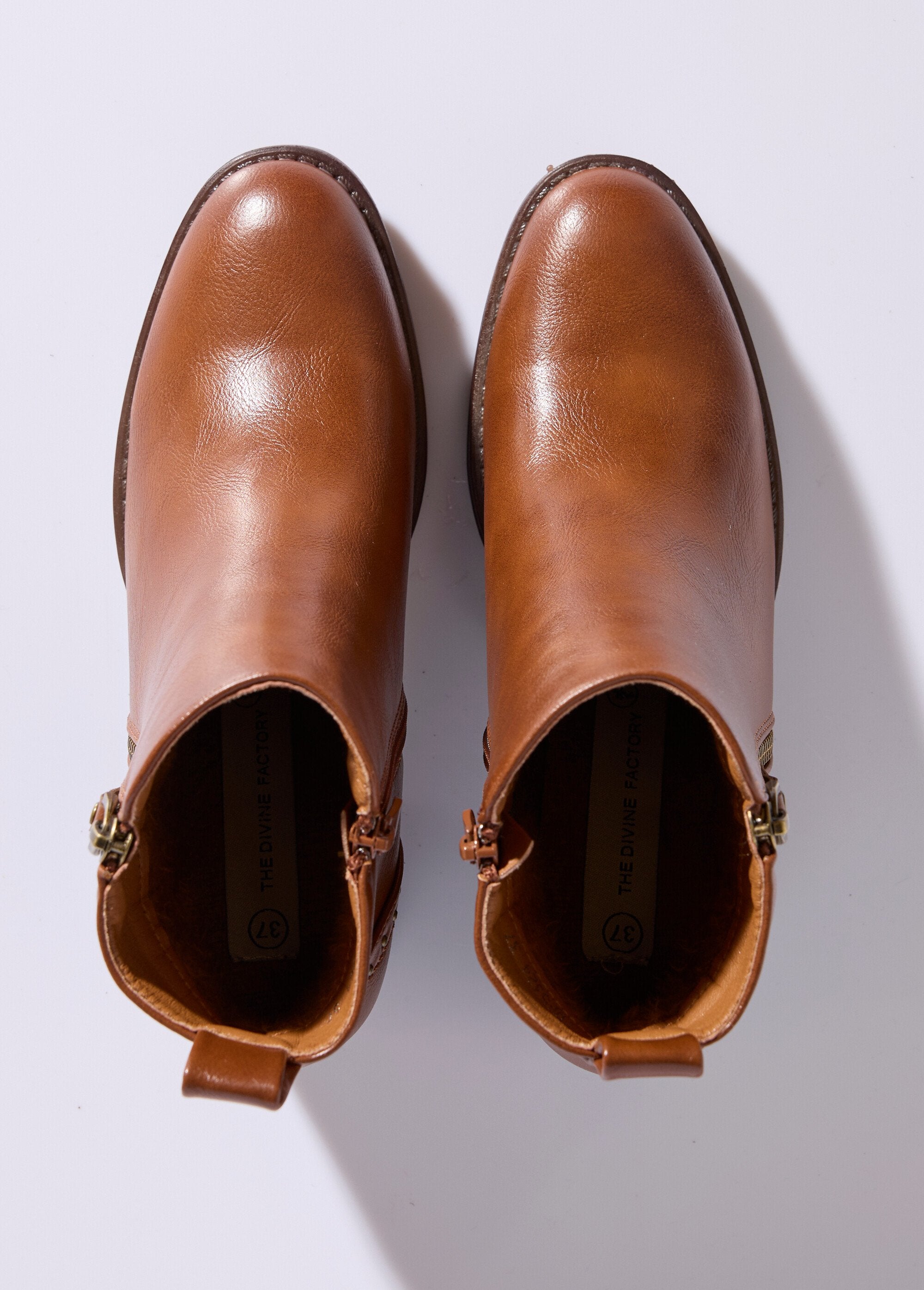 Boots_zippées_à_talon_détails_cloutés_Camel_OV1_slim