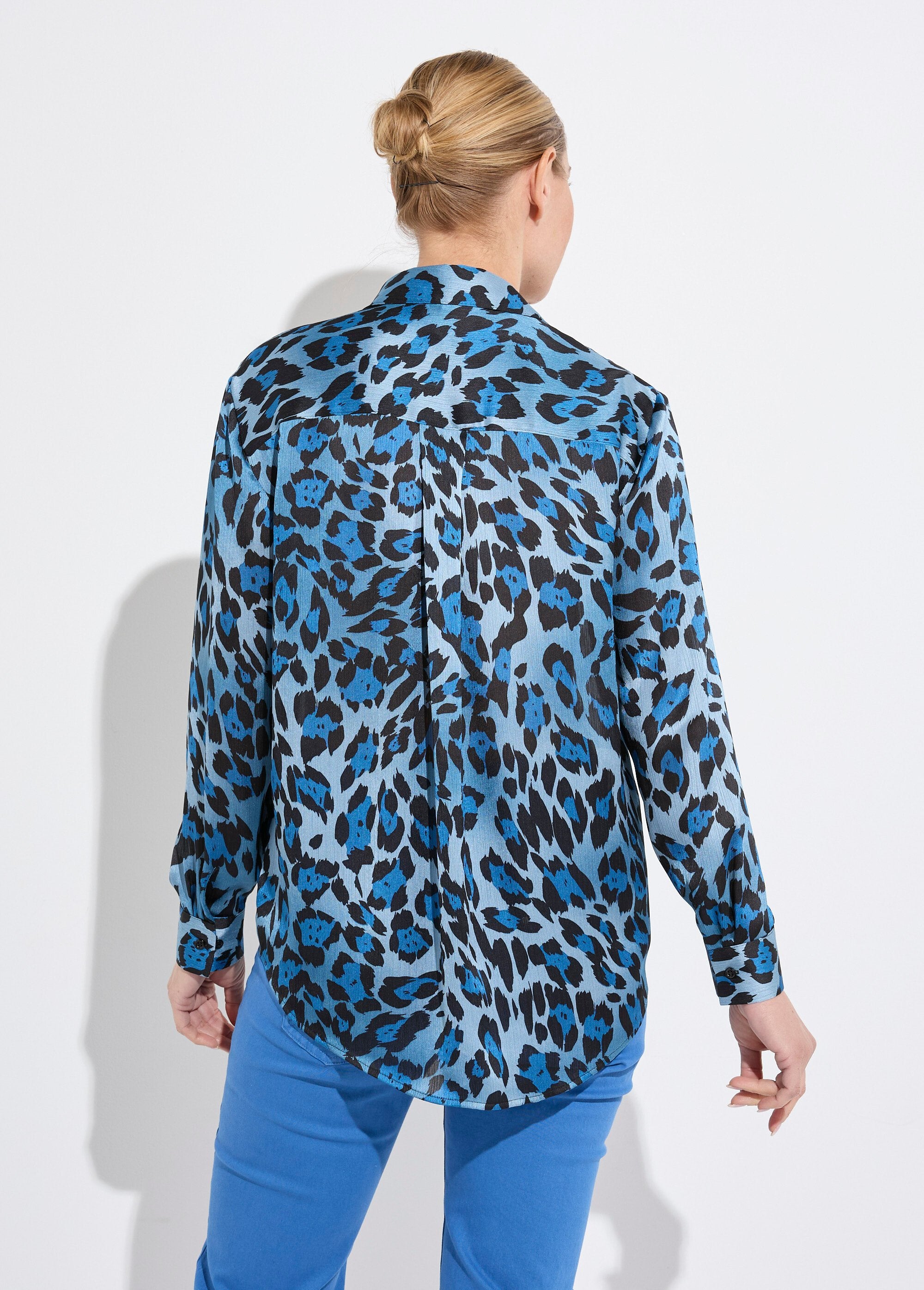 Chemisier_boutonné_satin_manches_longues_Imprime_bleu_DO1_slim