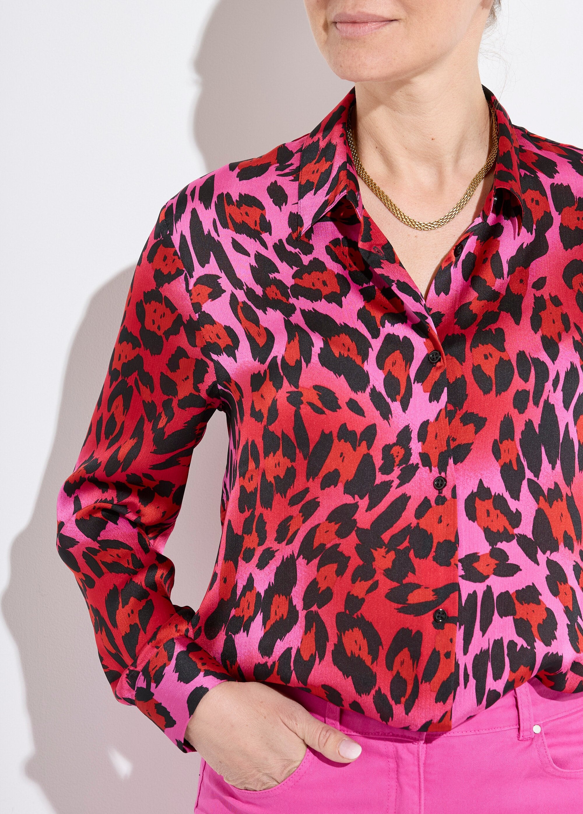 Chemisier_boutonné_satin_manches_longues_Imprime_fuchsia_DE1_slim
