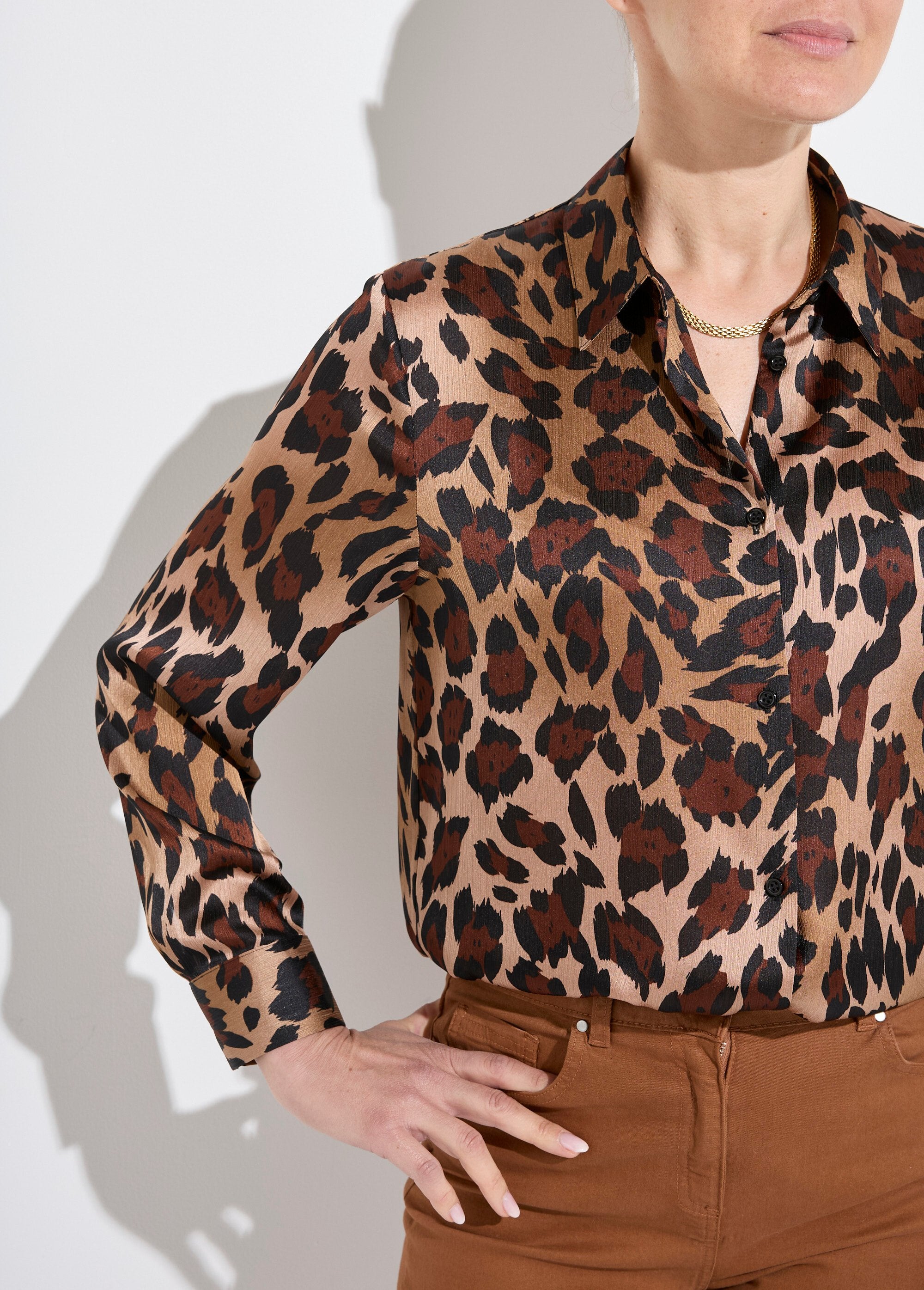 Chemisier_boutonné_satin_manches_longues_Imprime_marron_DE1_slim