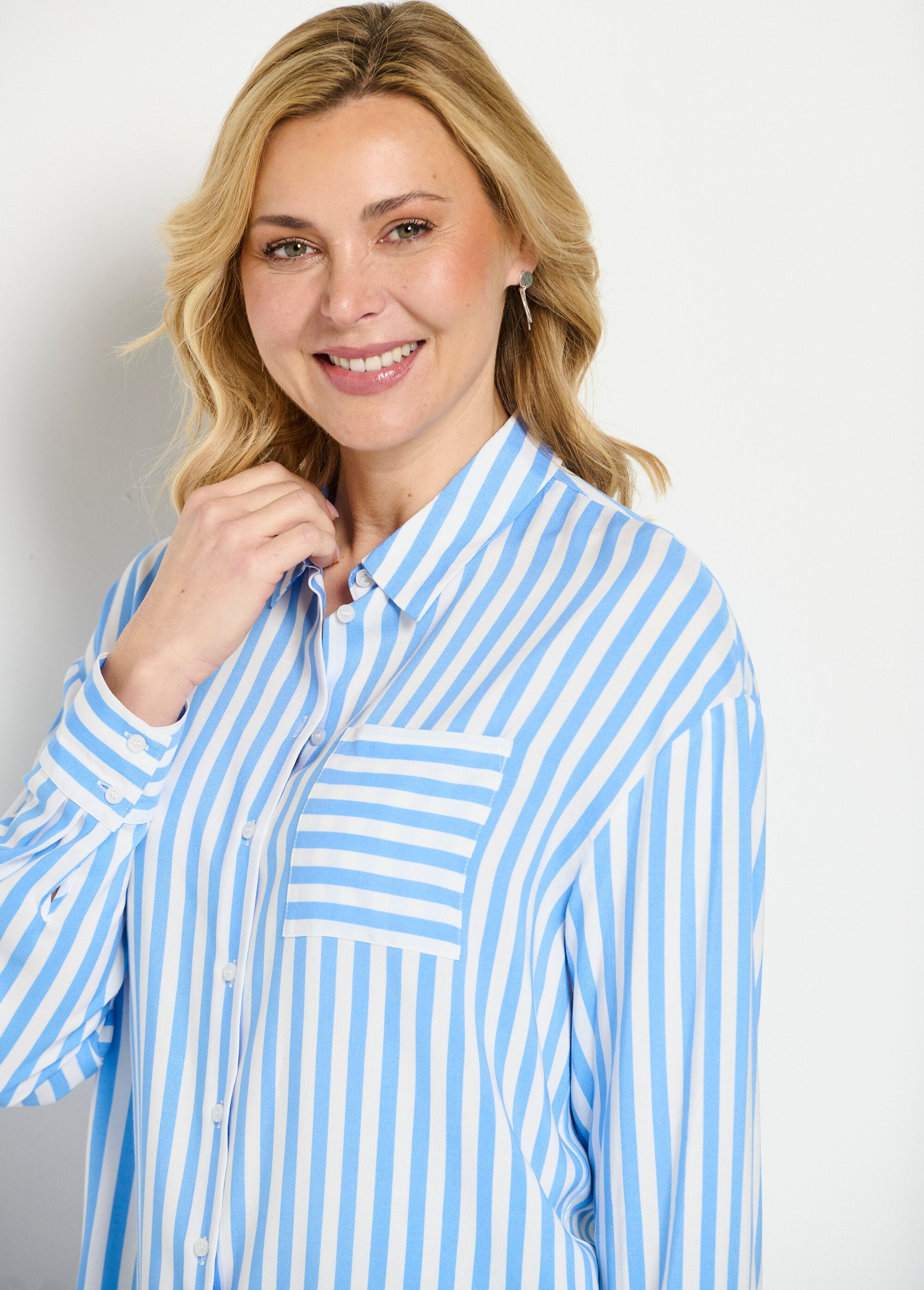 Long_sleeve_striped_flowing_blouse_Blue_and_white_DE1_slim