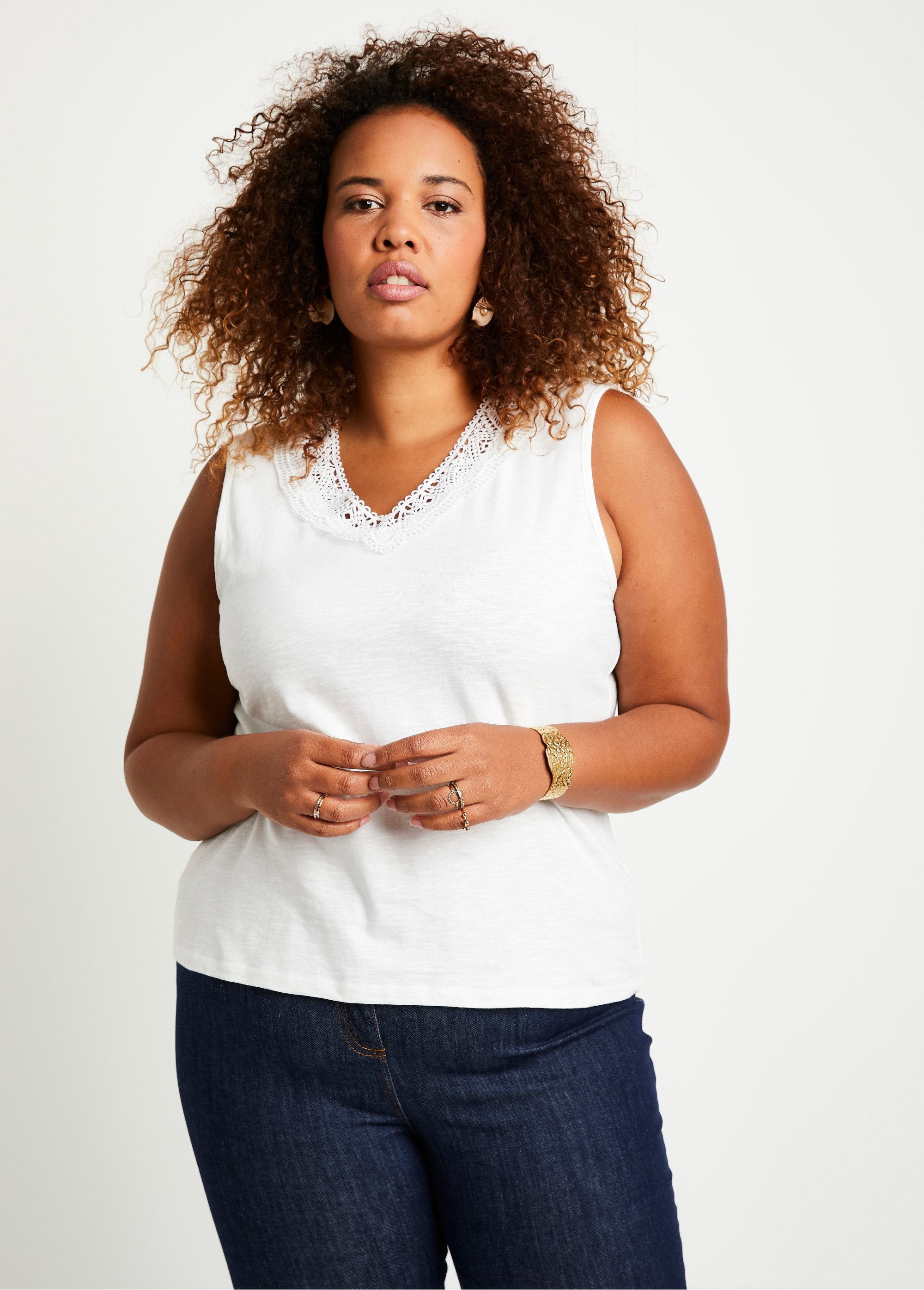 Cotton_and_macramé_tank_top_White_FA1_curvy