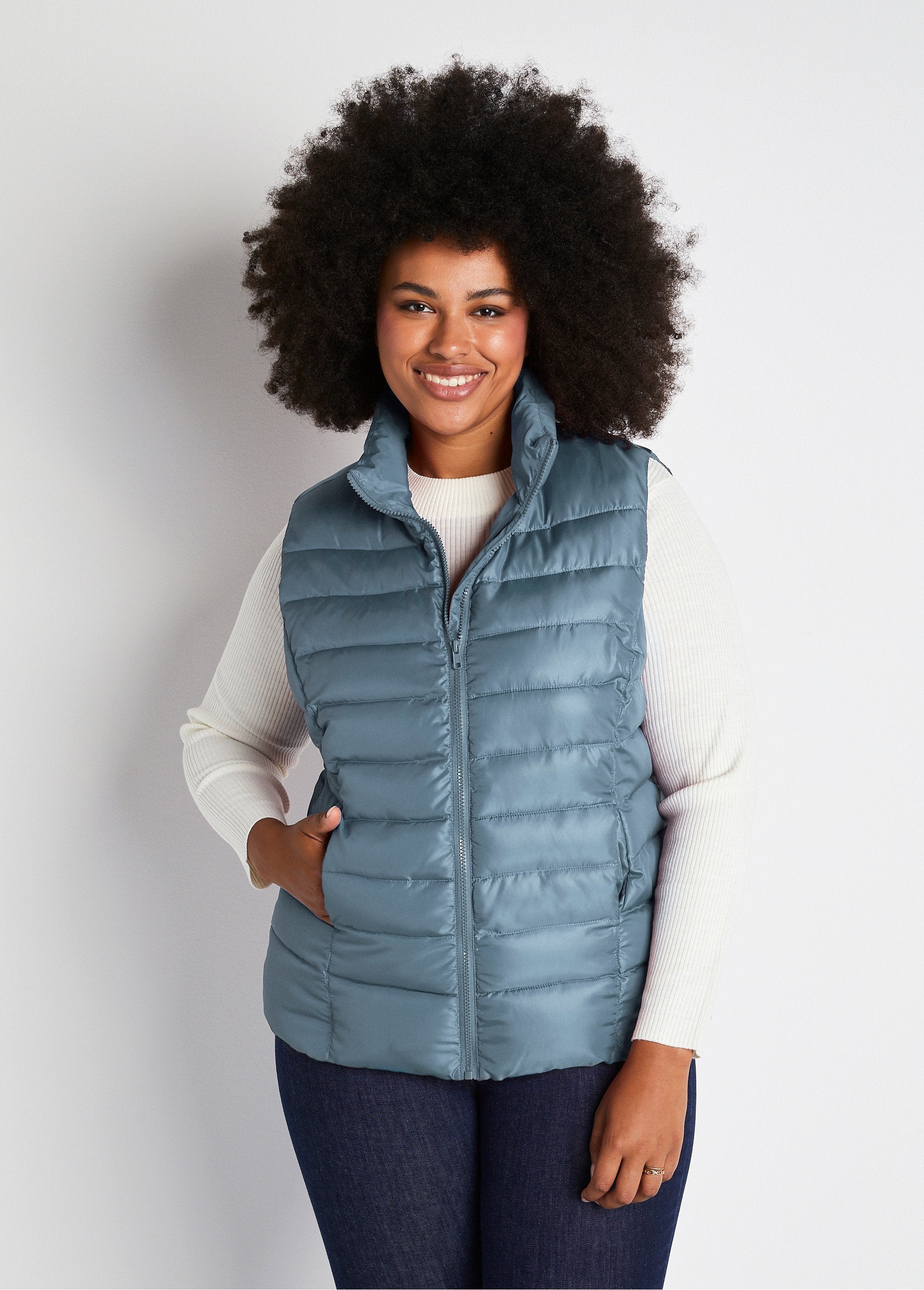 Short_sleeveless_zipped_down_jacket_Ice_blue_FA1_curvy