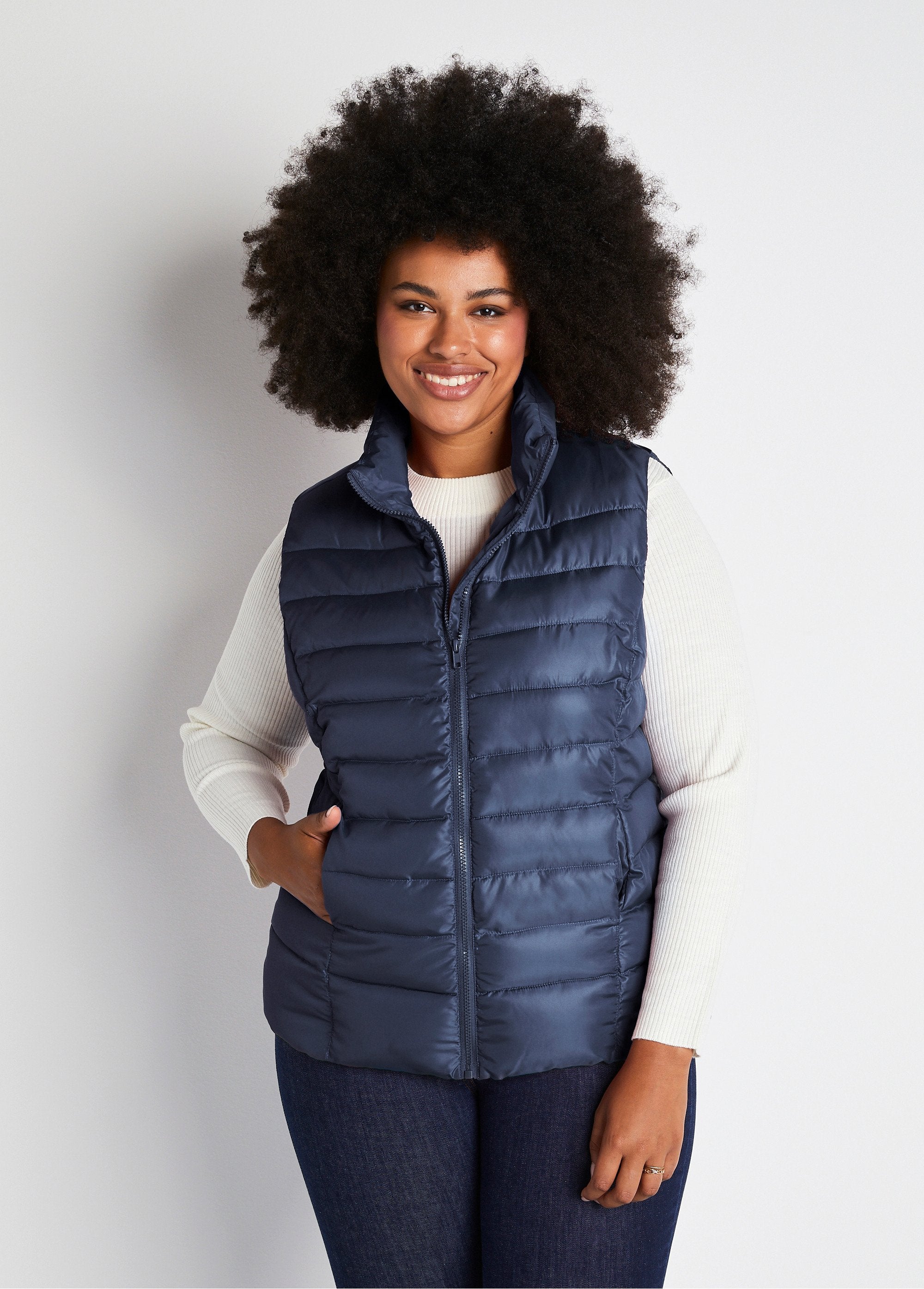 Short_sleeveless_zipped_down_jacket_Marine_FA1_curvy