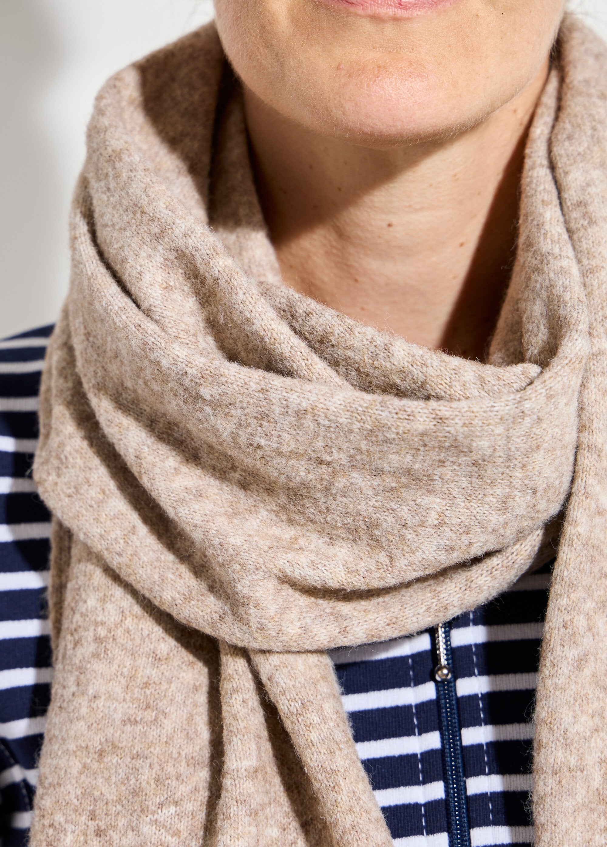 Warm_knitted_scarf_with_wool_Beige_china_DE1_slim