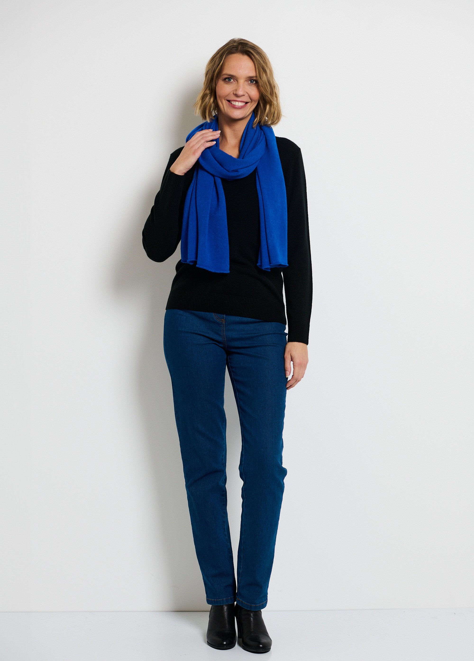 Seamless_cashmere_touch_scarf_Hard_blue_FA1_slim