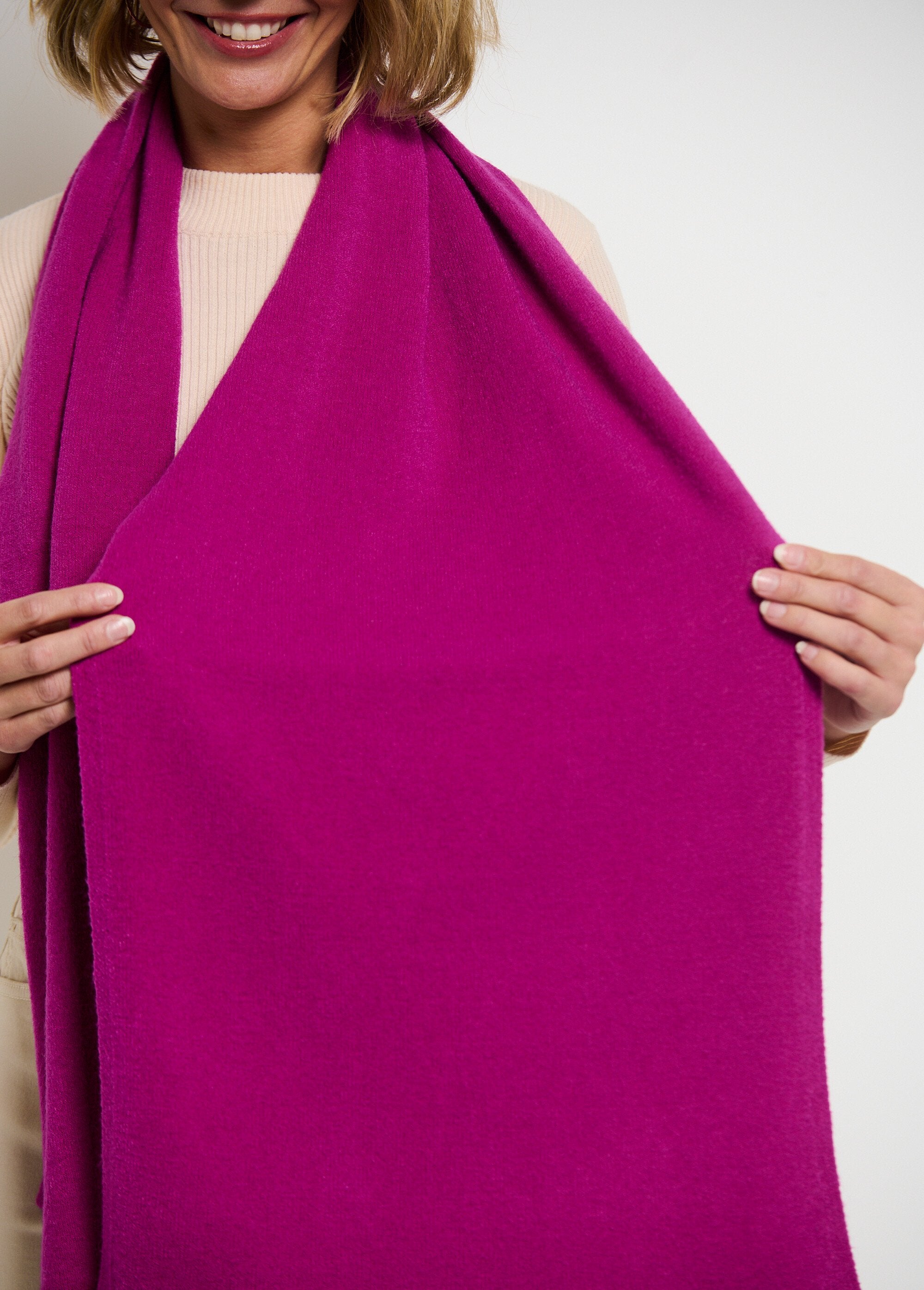 Echarpe_toucher_cachemire_sans_couture_Fuchsia_DE1_slim