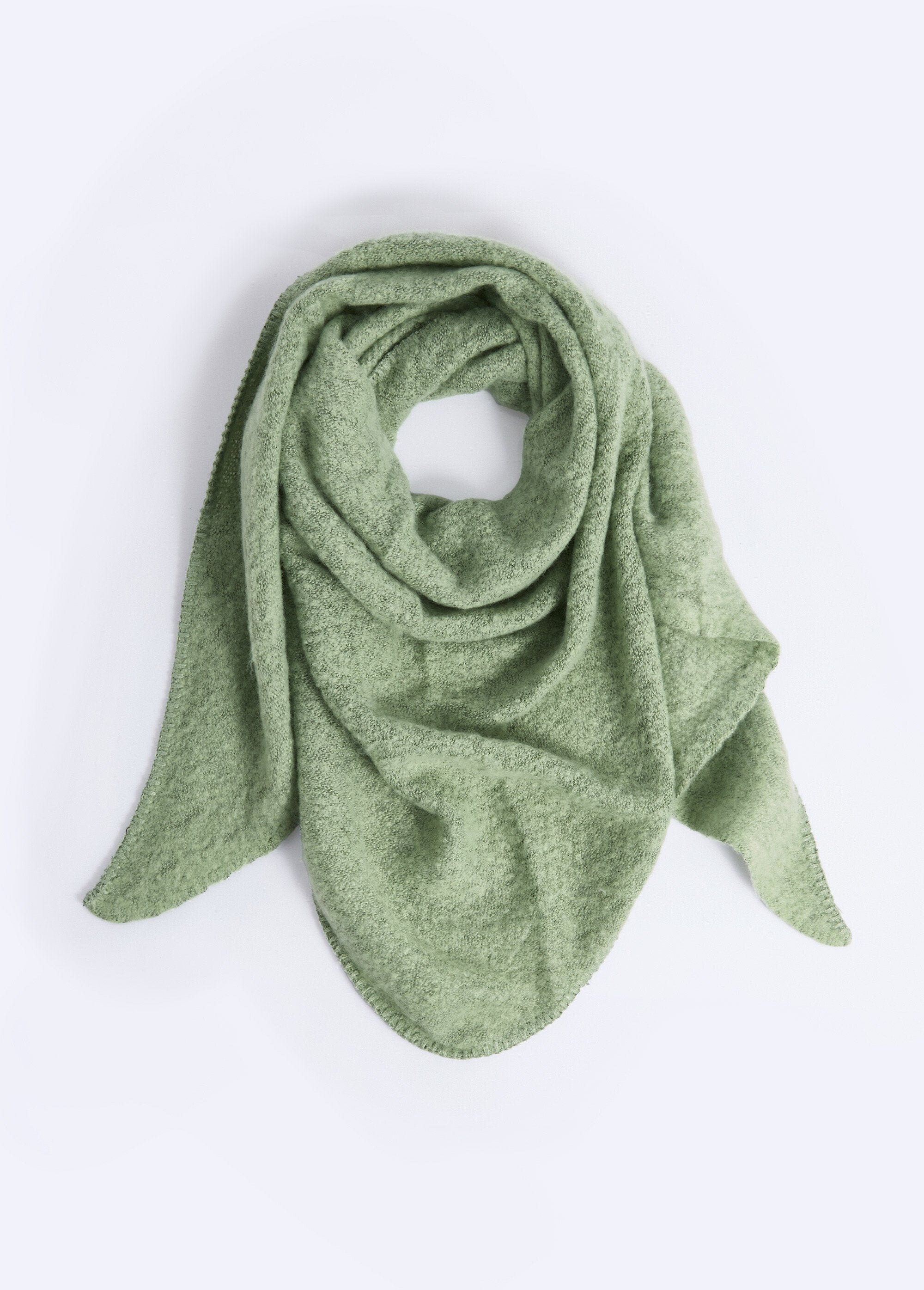 Soft_and_warm_knitted_triangle_scarf_Green_FA1_slim