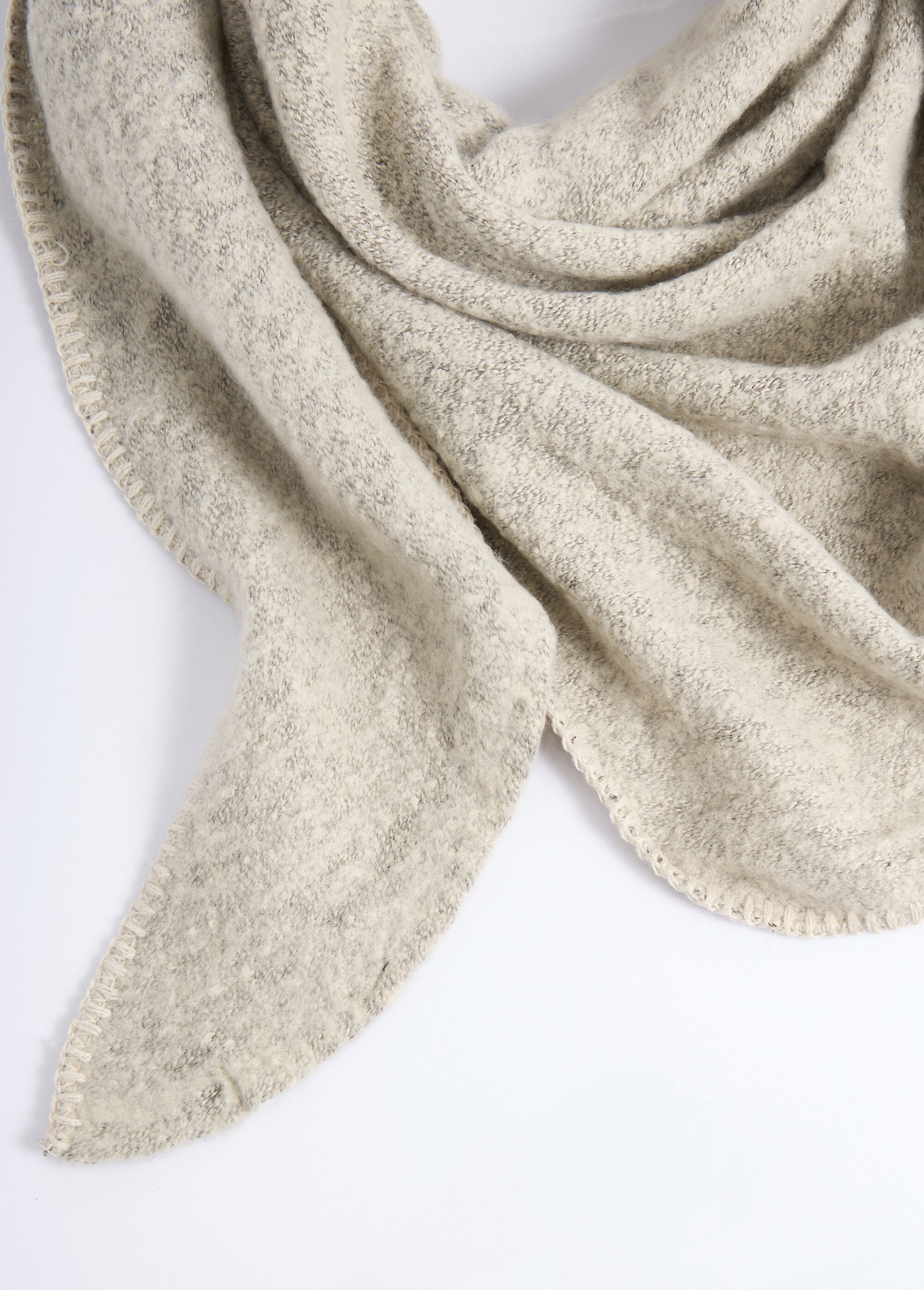 Soft_and_warm_knitted_triangle_scarf_Beige_china_DE1_slim