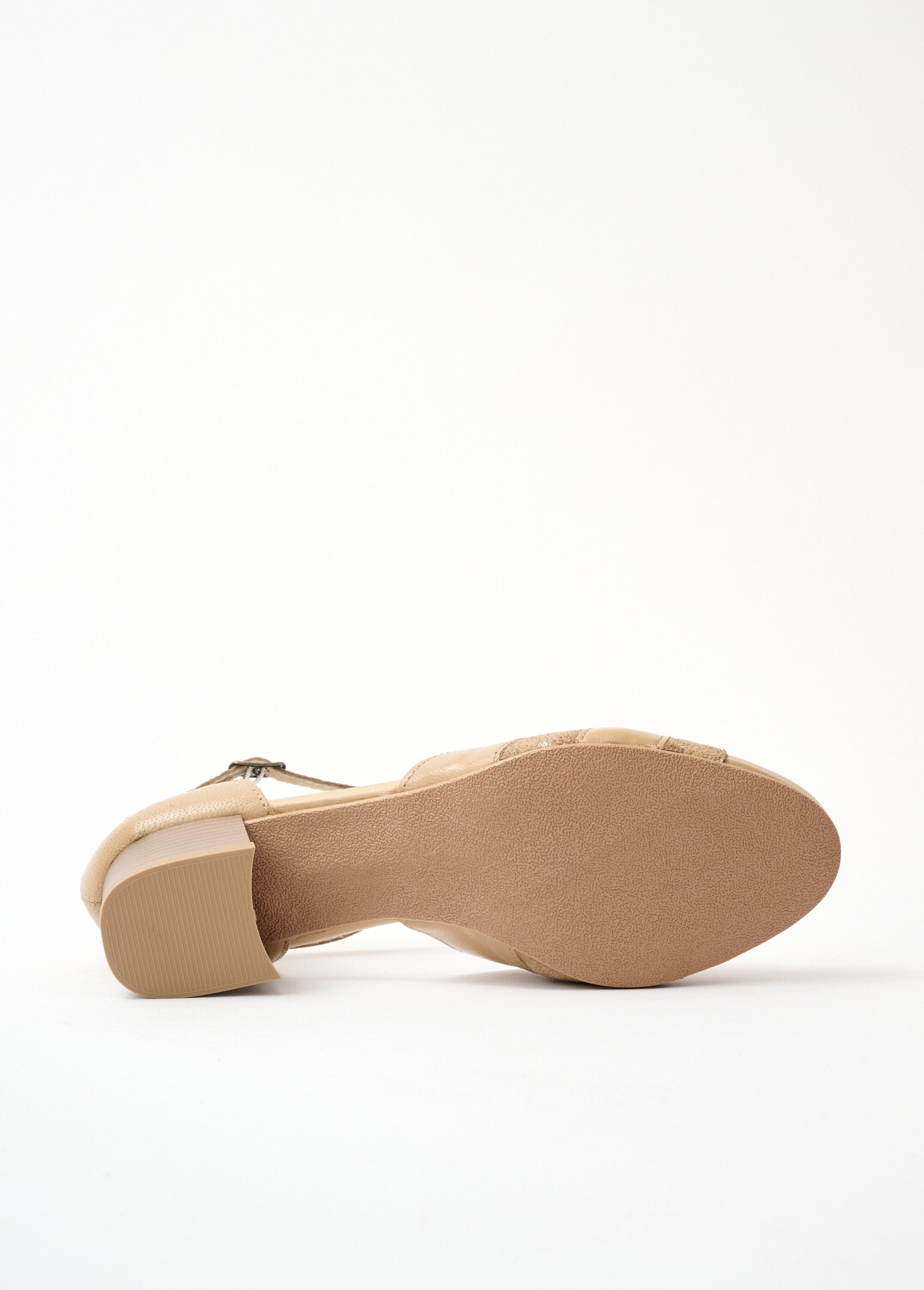 Comfort_width_leather_pumps_Beige_UN1_slim