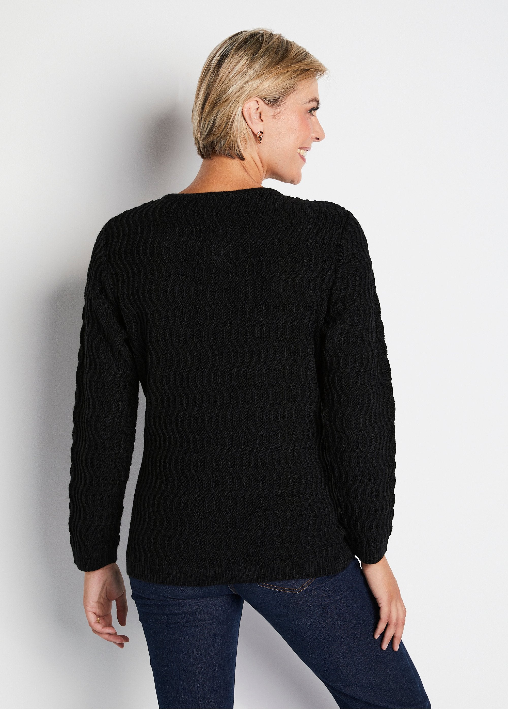 Short_fancy_knit_buttoned_cardigan_Black_DO1_slim