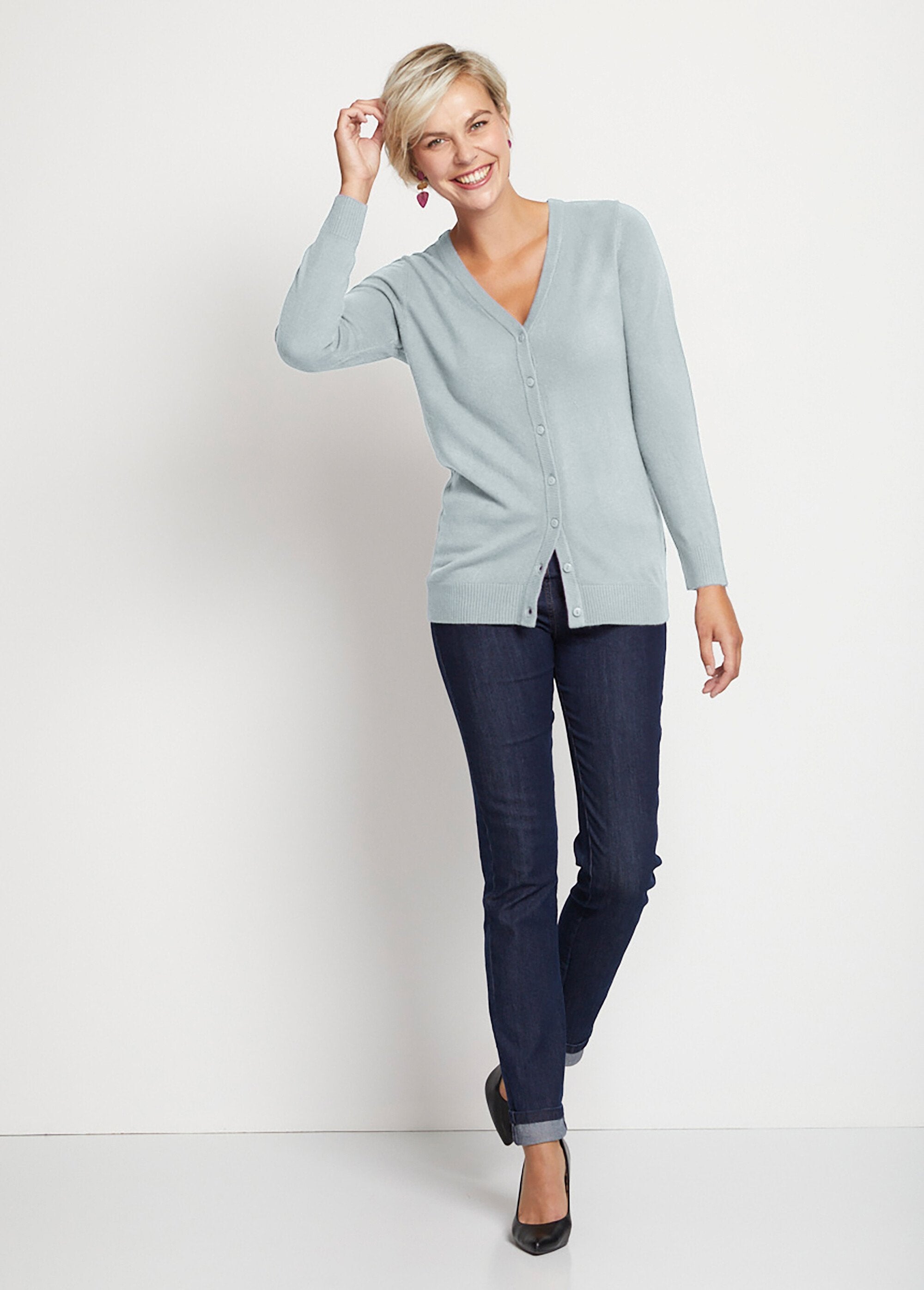 Mid-length_soft_knit_buttoned_cardigan_Sky_SF1_slim