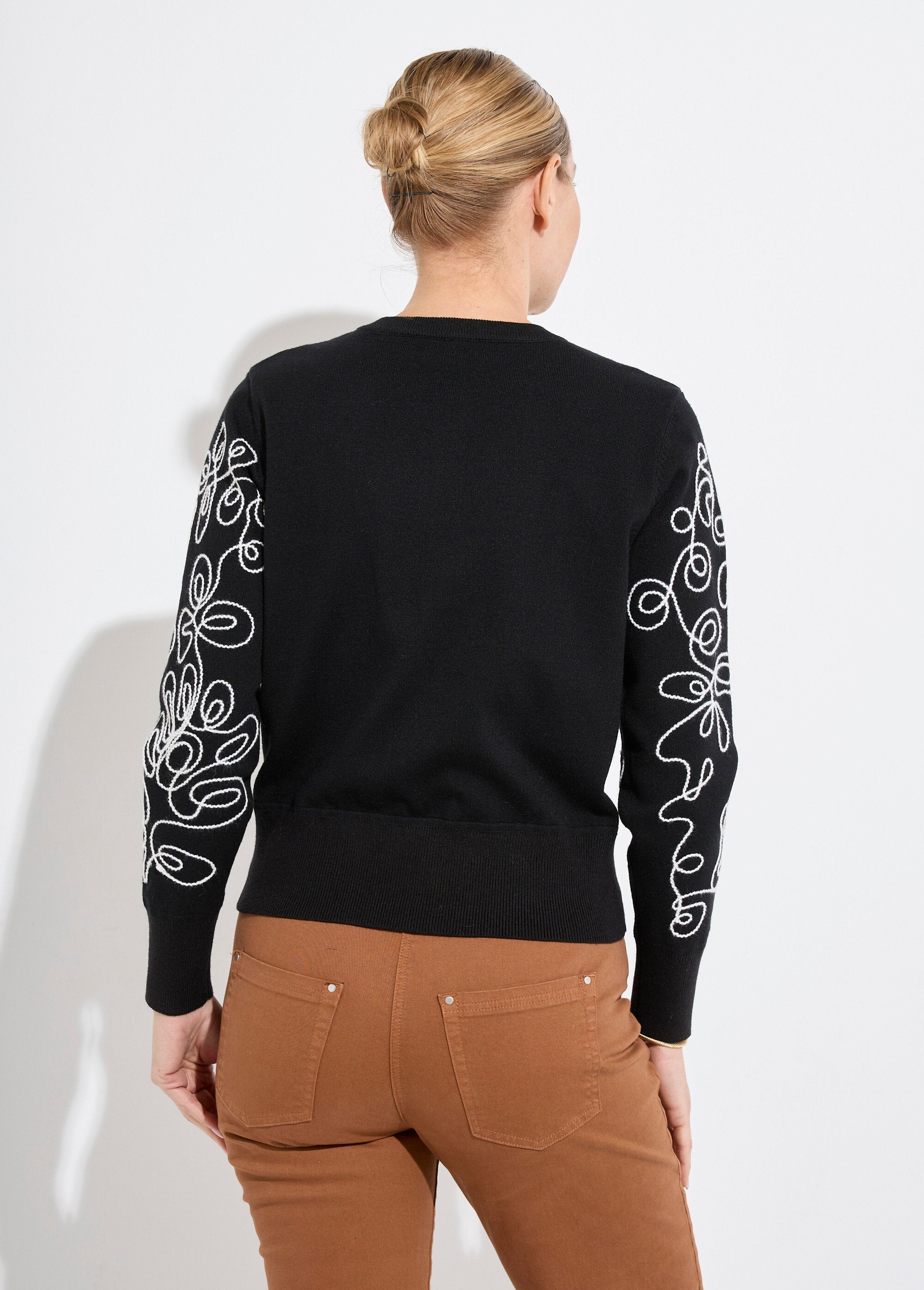 Gilet_cardigan_boutonné_court_brodé_Noir_et_ecru_DO1_slim